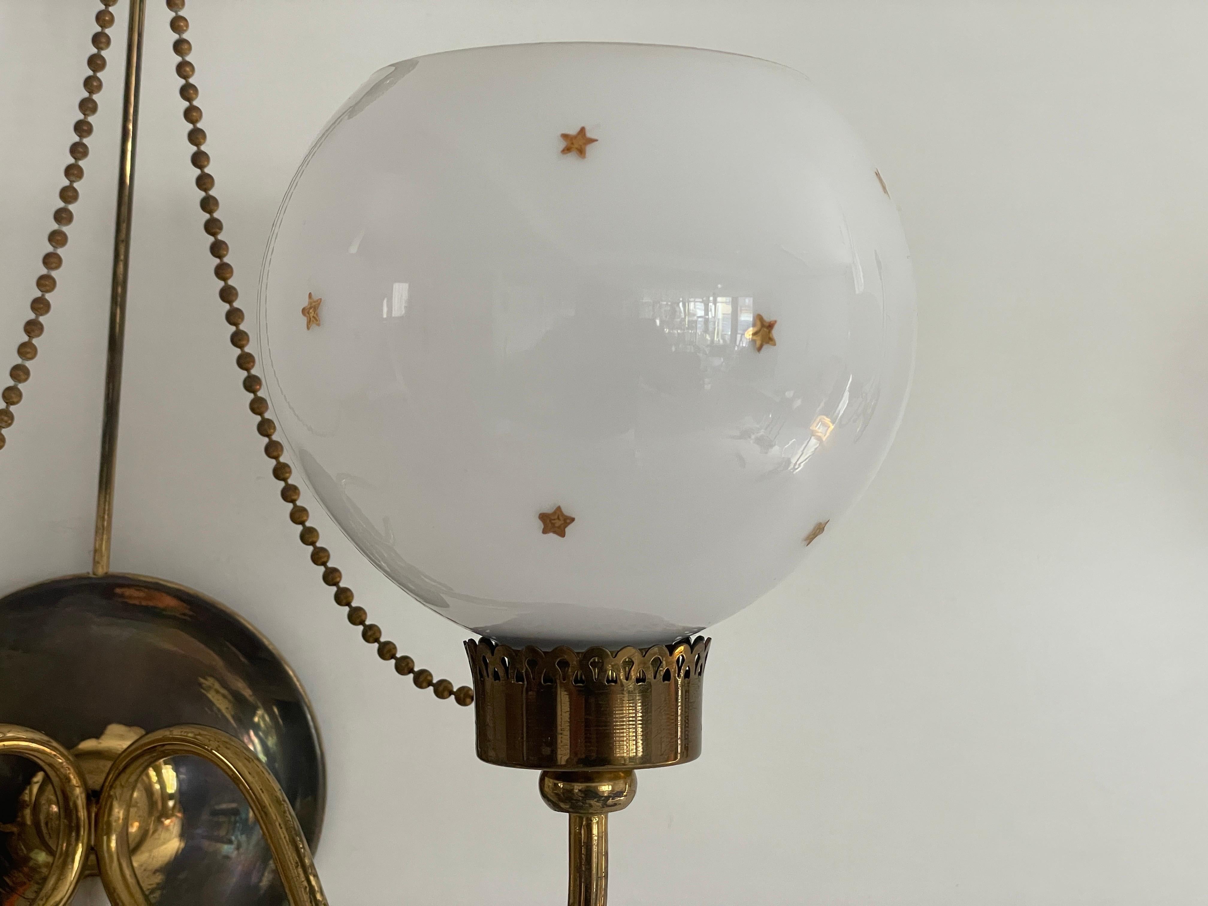 Paire d'appliques en verre Opaline Ball and Ball et en laiton, France, années 1950 en vente 2