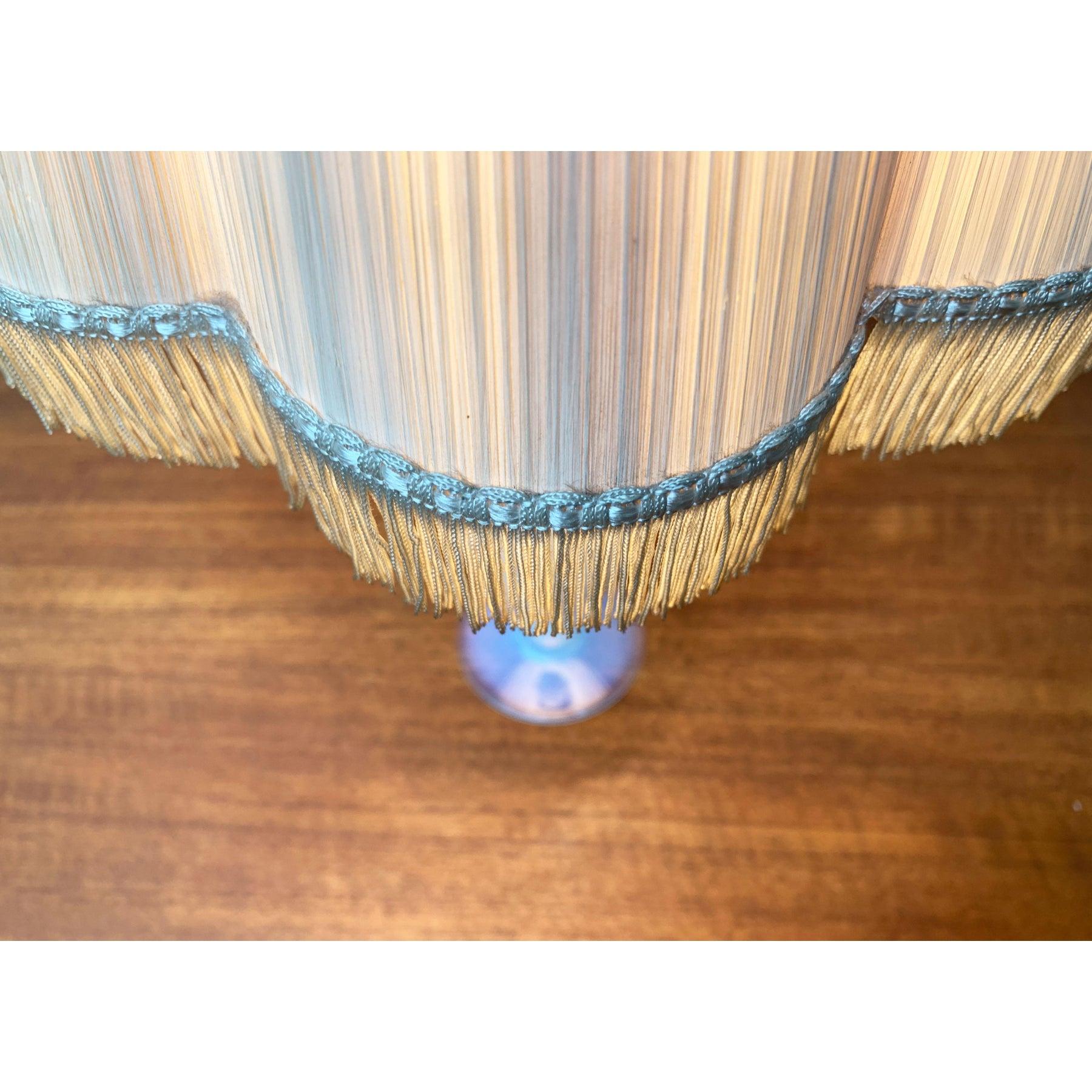 Lampe de table en verre opalin française du milieu du siècle, Sèvres, années 1960 en vente 5