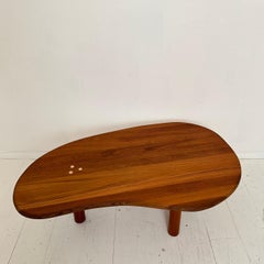 Tavolo da divano organico francese di metà secolo in teak, 1970 circa