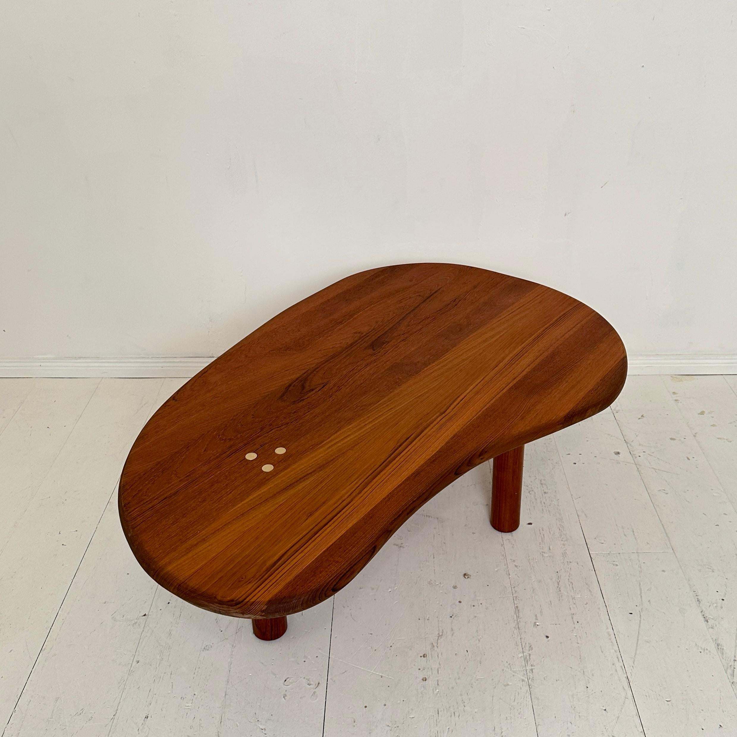 Tavolo da divano organico francese di metà secolo in teak, 1970 circa In condizioni buone in vendita a Berlin, DE