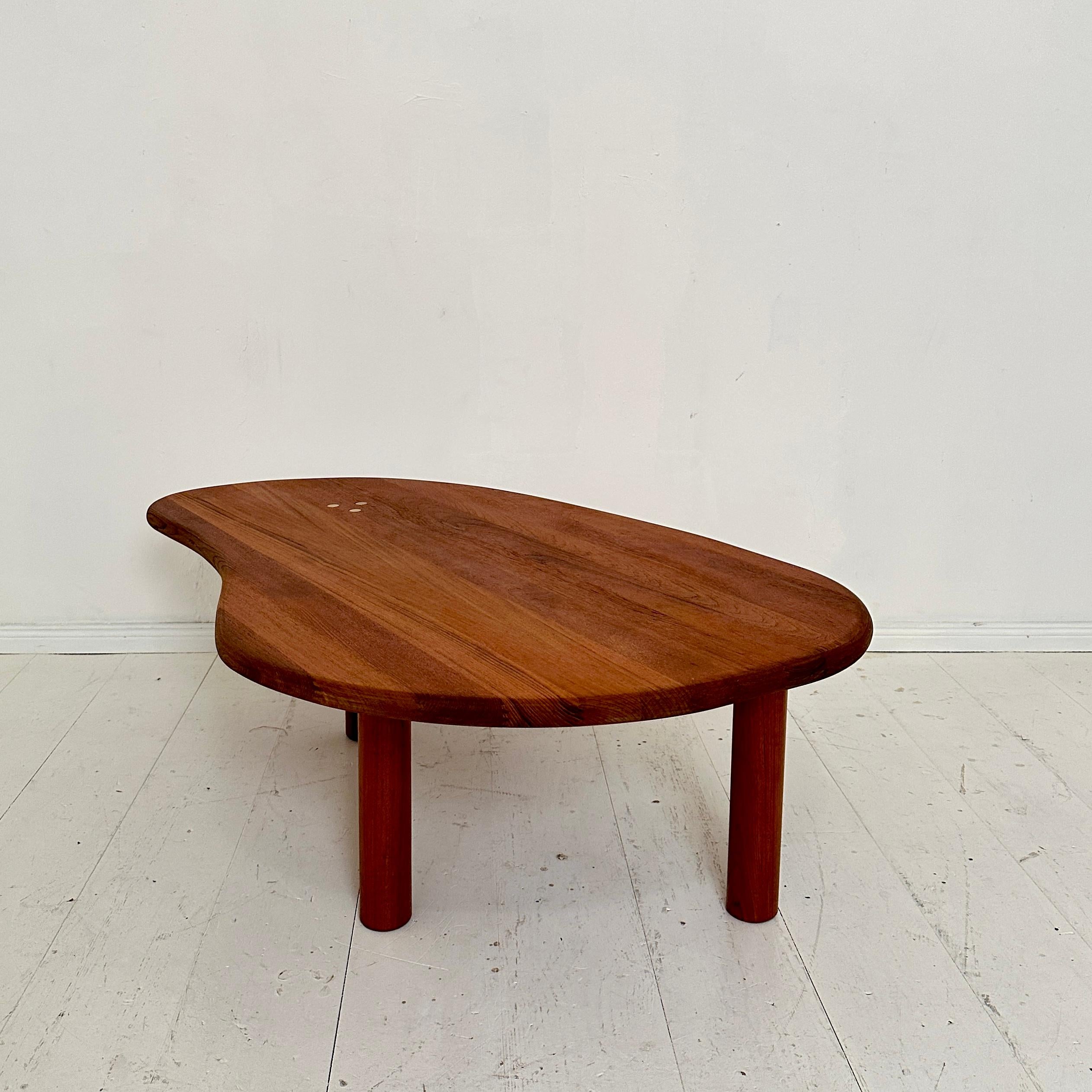 Tavolo da divano organico francese di metà secolo in teak, 1970 circa in vendita 1