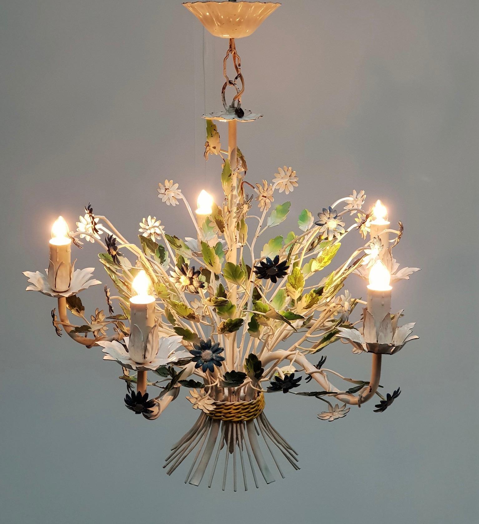 Midcentury French Painted Iron and Tole Chandelier with Flowers In Good Condition For Sale In Antwerp, BE