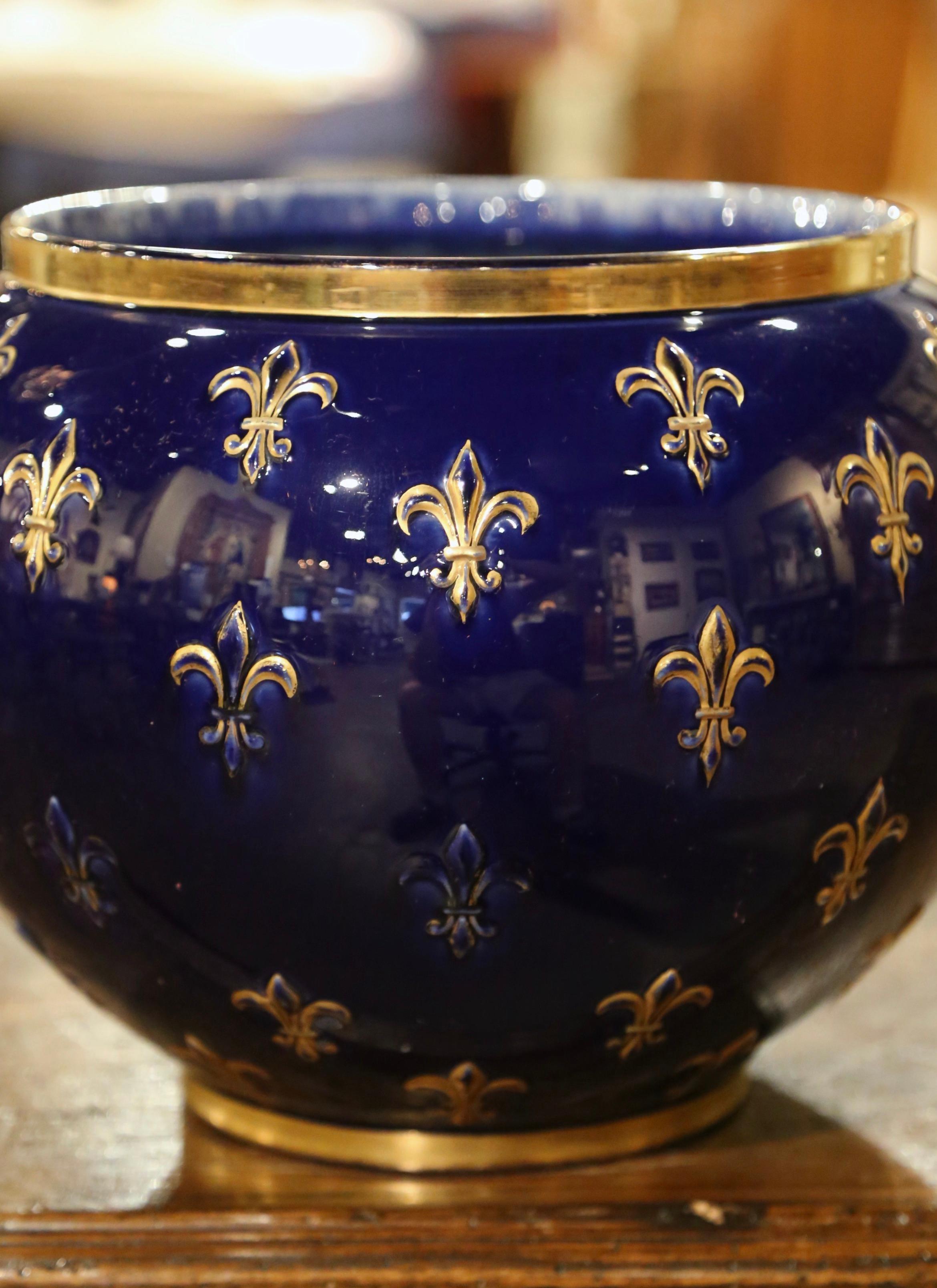 Hand-Crafted Mid-Century French Painted Porcelain Cache Pot with Fleur-de-Lys from Luneville