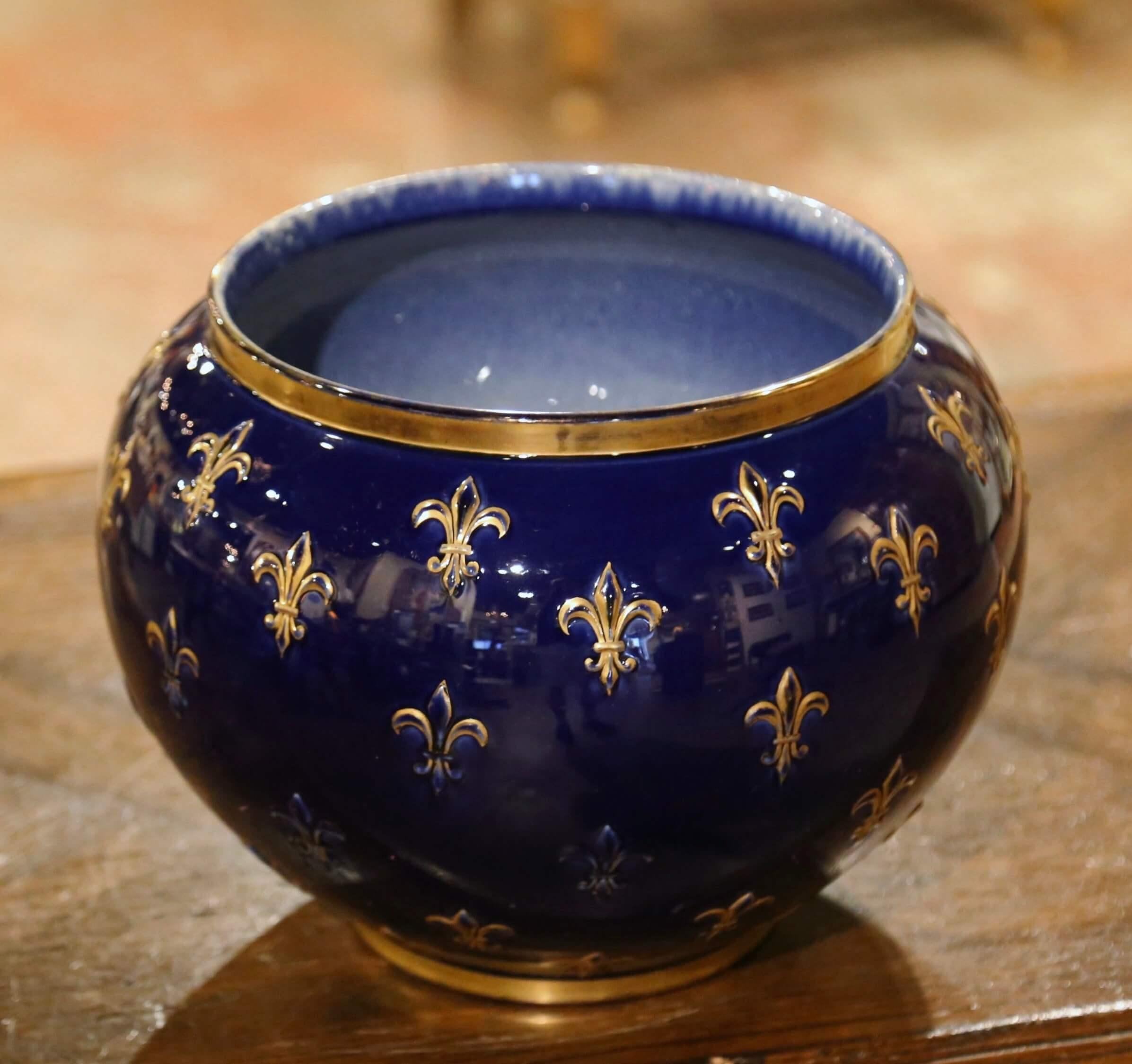 20th Century Mid-Century French Painted Porcelain Cache Pot with Fleur-de-Lys from Luneville