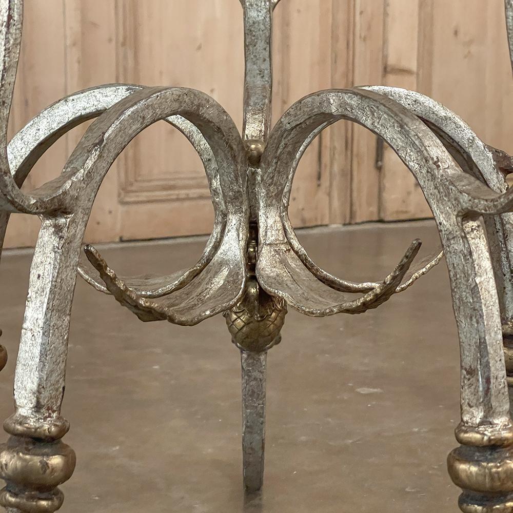 Table basse ronde en verre et fer forgé peint du milieu du siècle dernier en vente 7