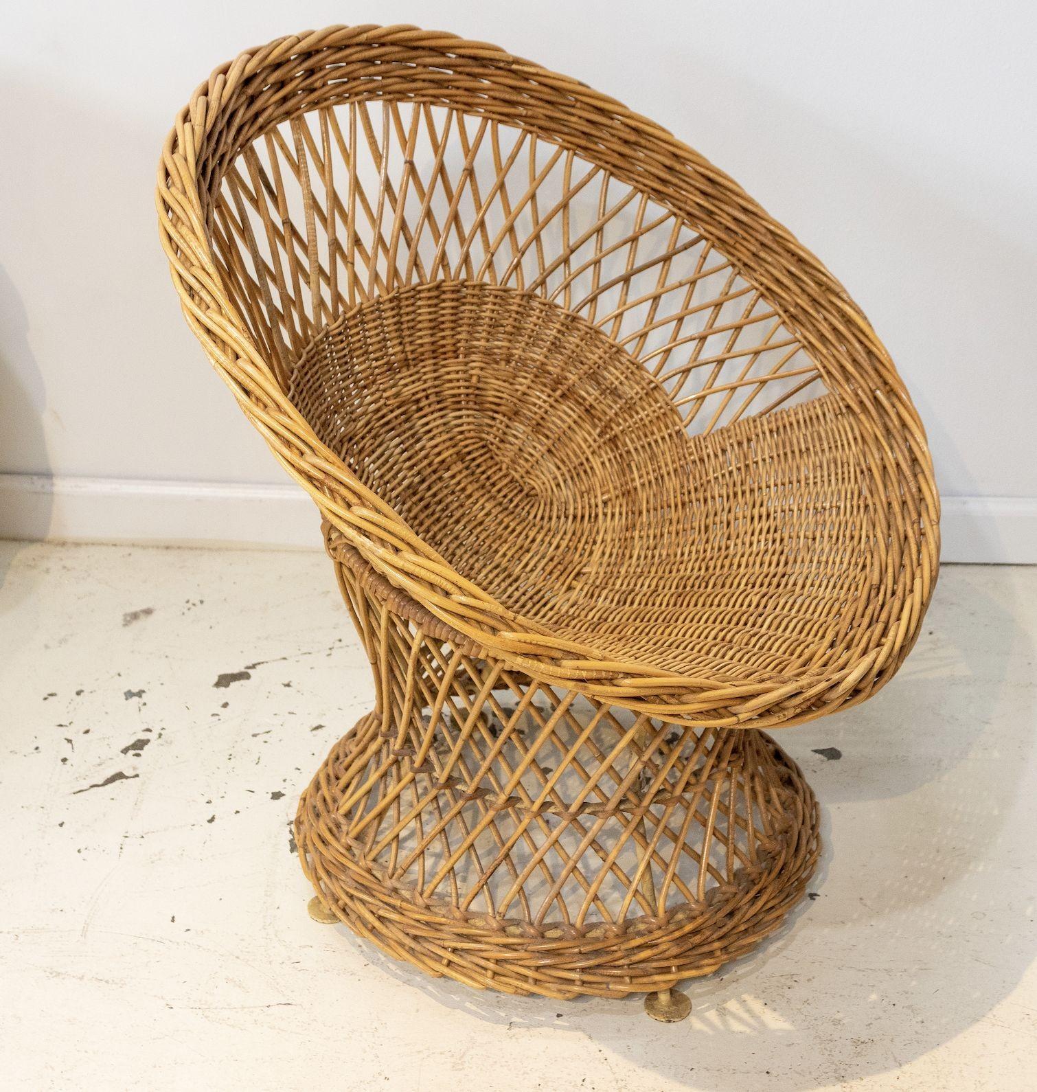 Mid Century French Pair of Wicker Chairs with Side Table For Sale 3