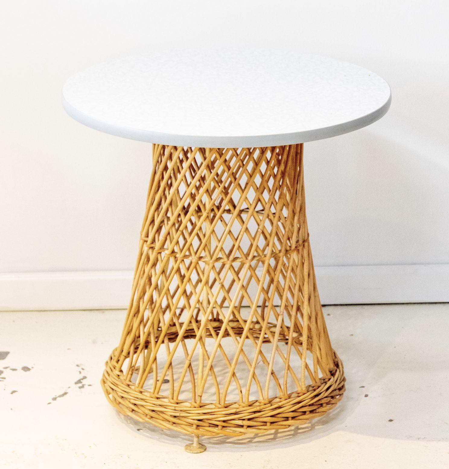 Mid Century French Pair of Wicker Chairs with Side Table For Sale 4