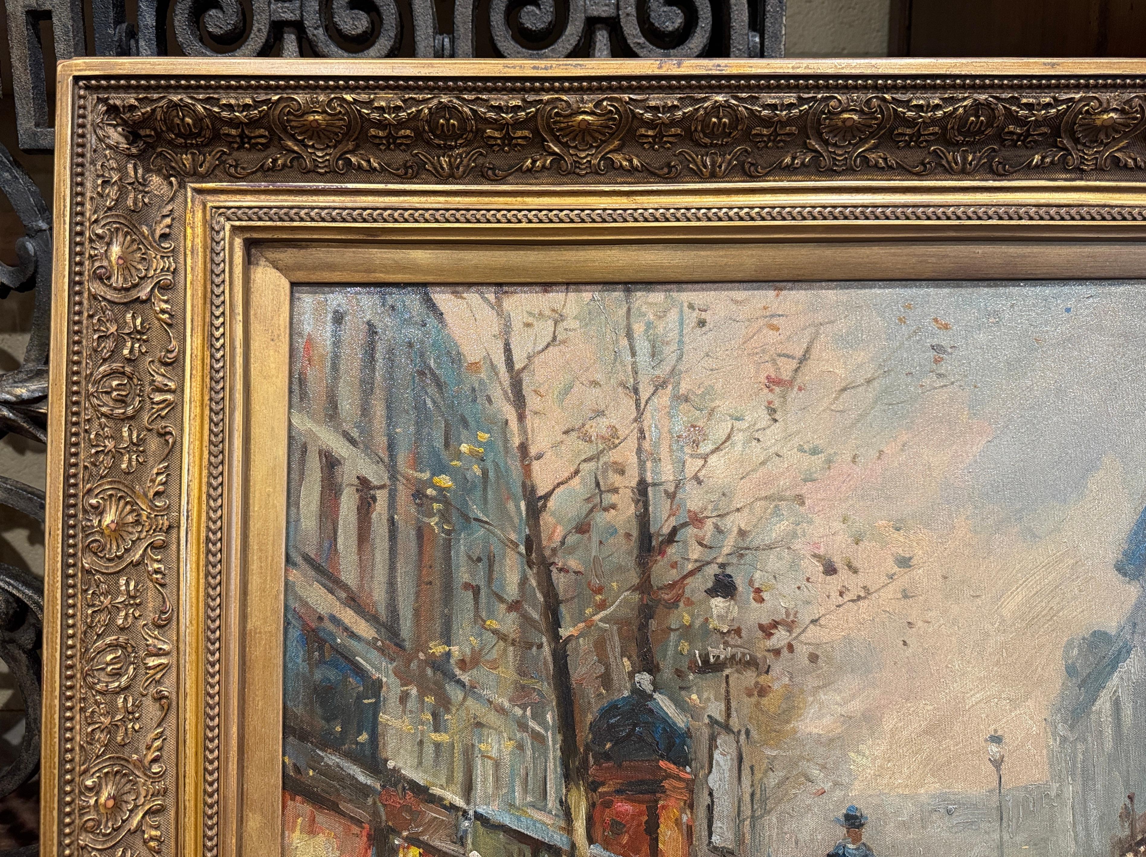 Escena parisina francesa de mediados de siglo Pintura al óleo sobre lienzo en marco dorado tallado Dorado en venta