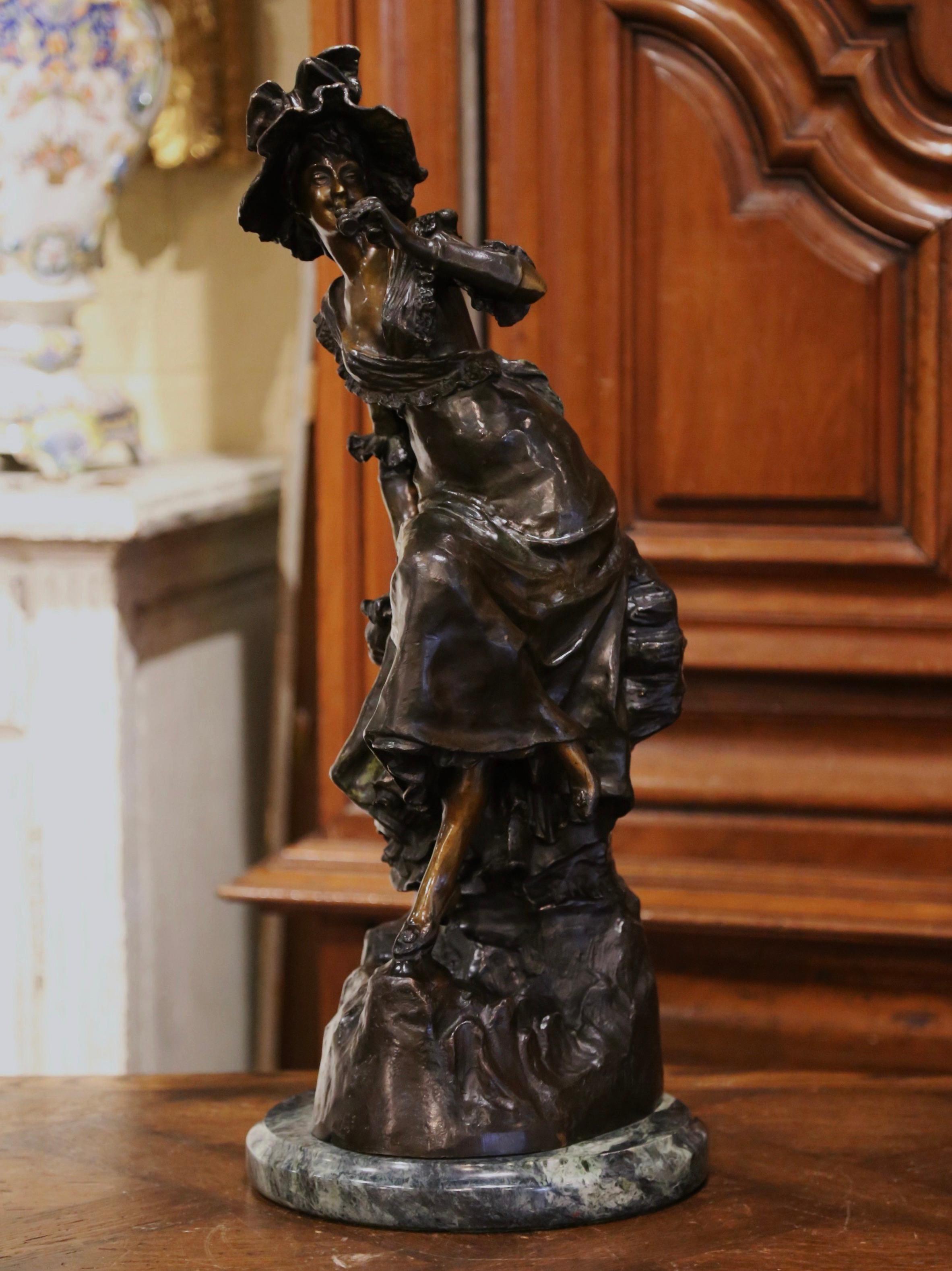 Französische Skulptur aus patinierter Bronze auf Marmorsockel nach L. Hottot, Mitte des Jahrhunderts im Zustand „Hervorragend“ im Angebot in Dallas, TX