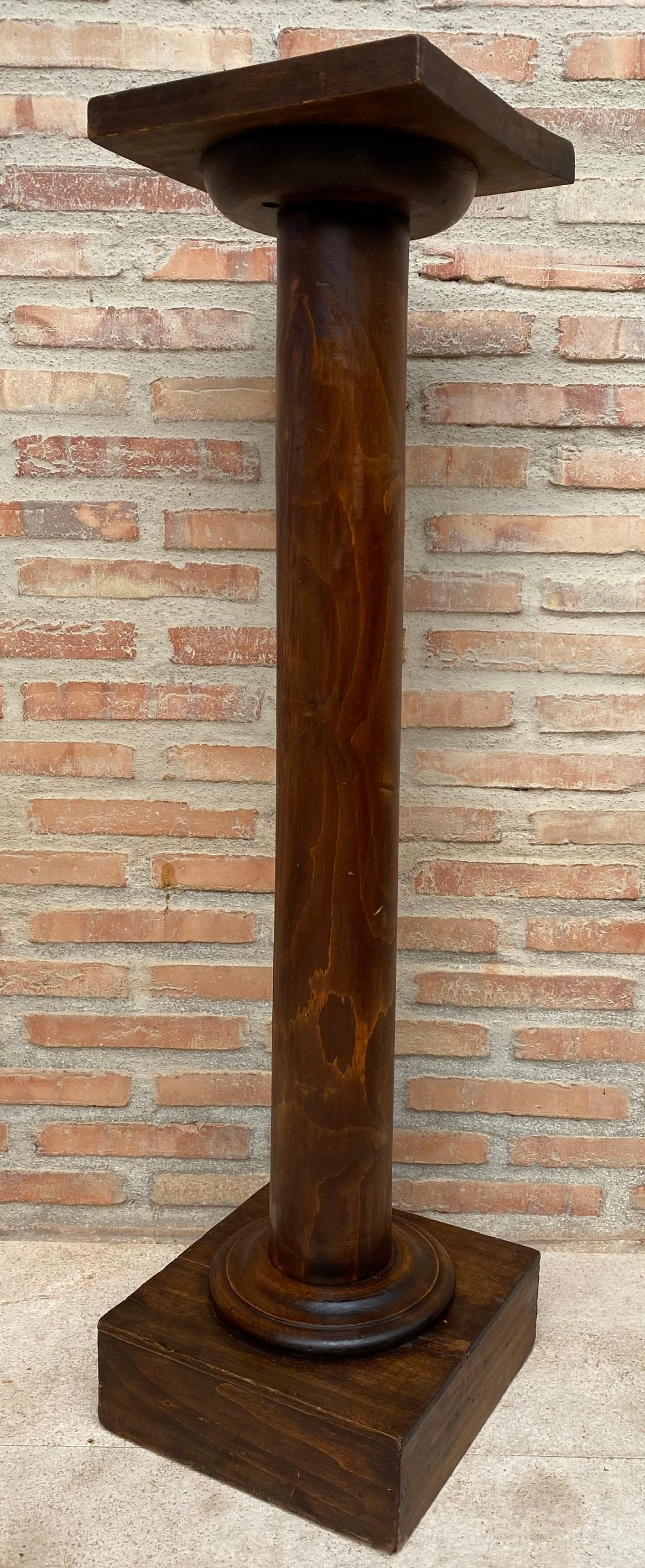 Mid-Century French Pedestal Plant Holder in Walnut Wood, 1960s In Good Condition For Sale In Miami, FL