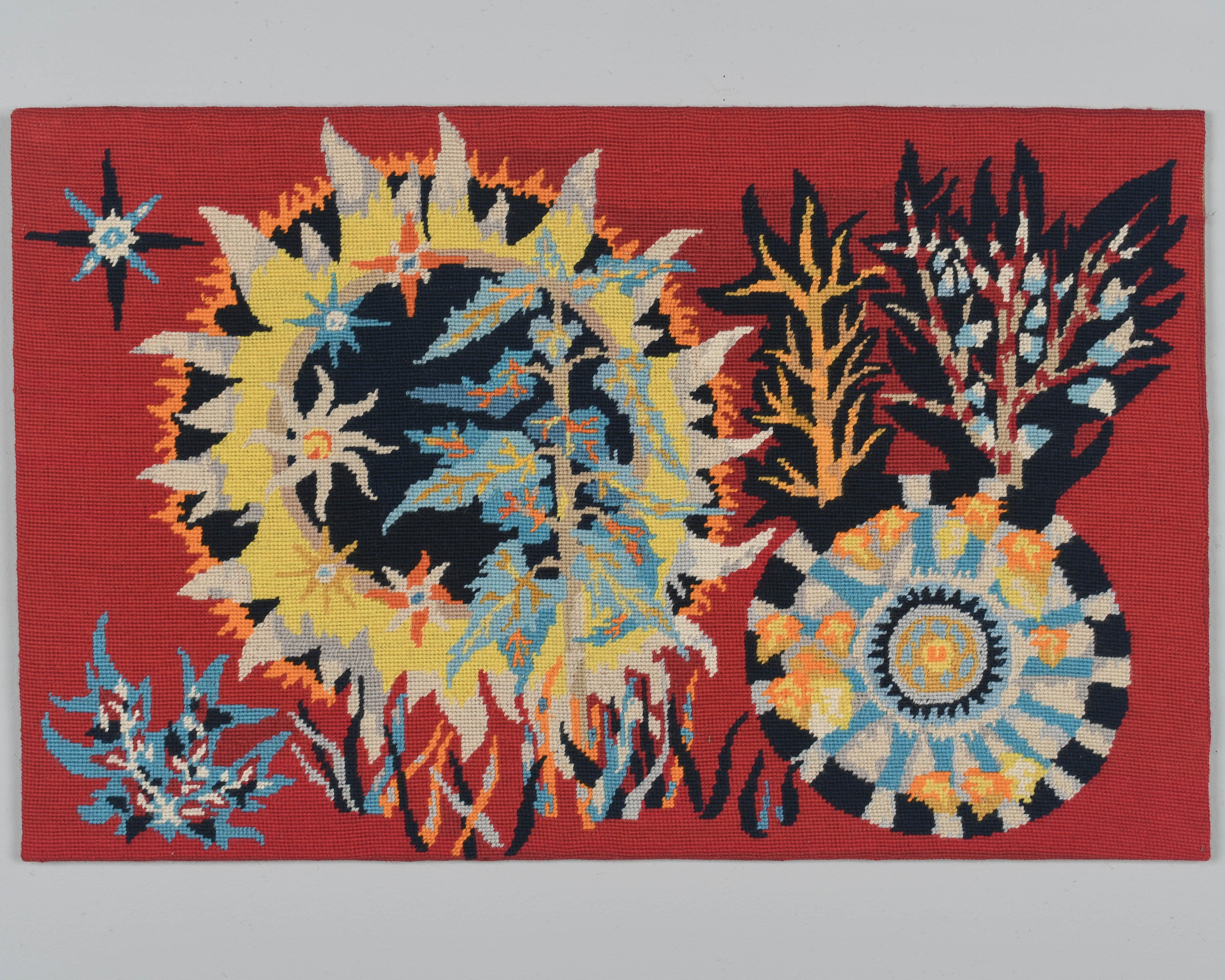 Ein kleiner dekorativer Petit-Point-Wollteppich im Stil von Jean Picart Le Doux (1902-1982) mit dem Titel 
