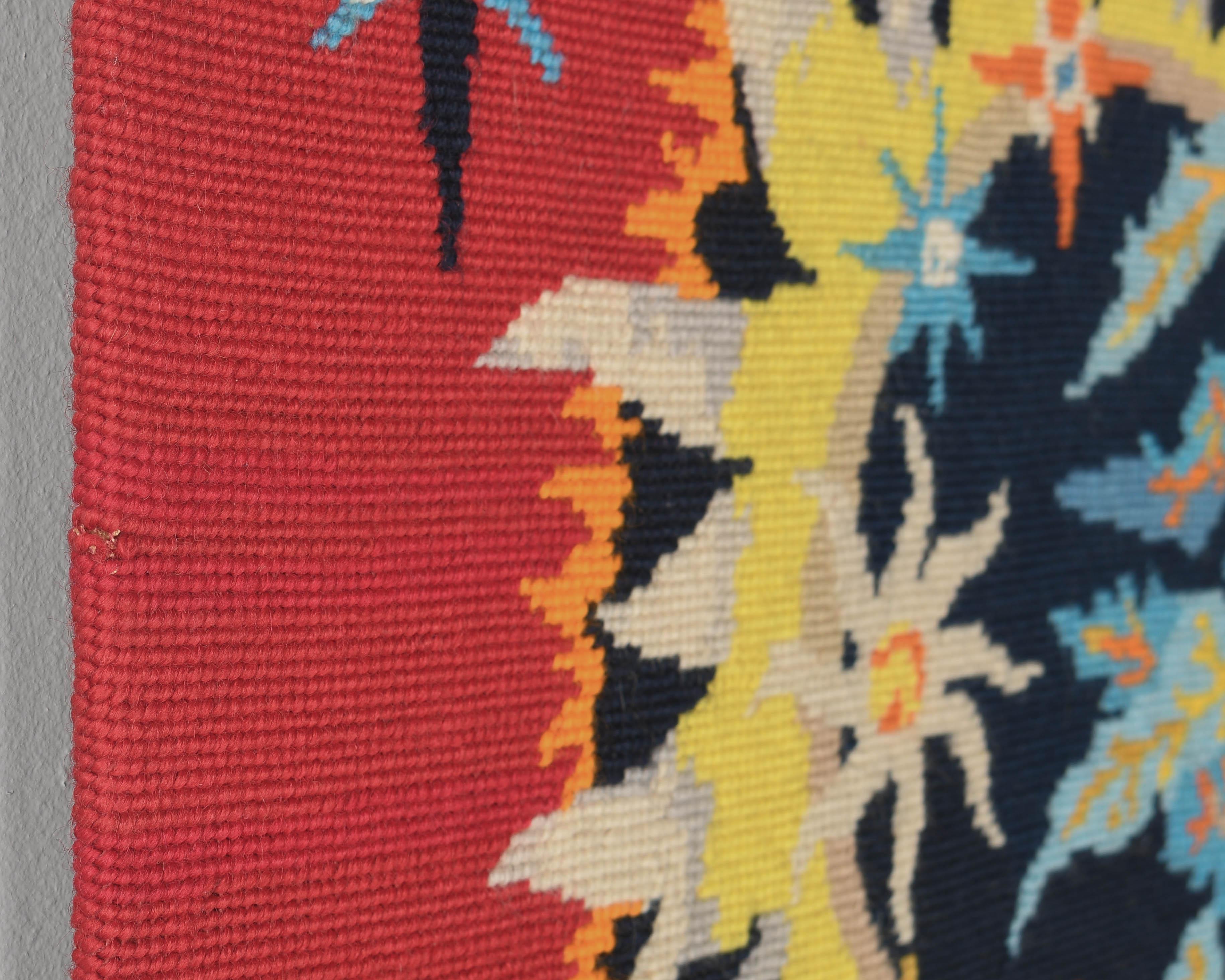 Französischer Petit Point Wandteppich aus der Mitte des Jahrhunderts (20. Jahrhundert) im Angebot