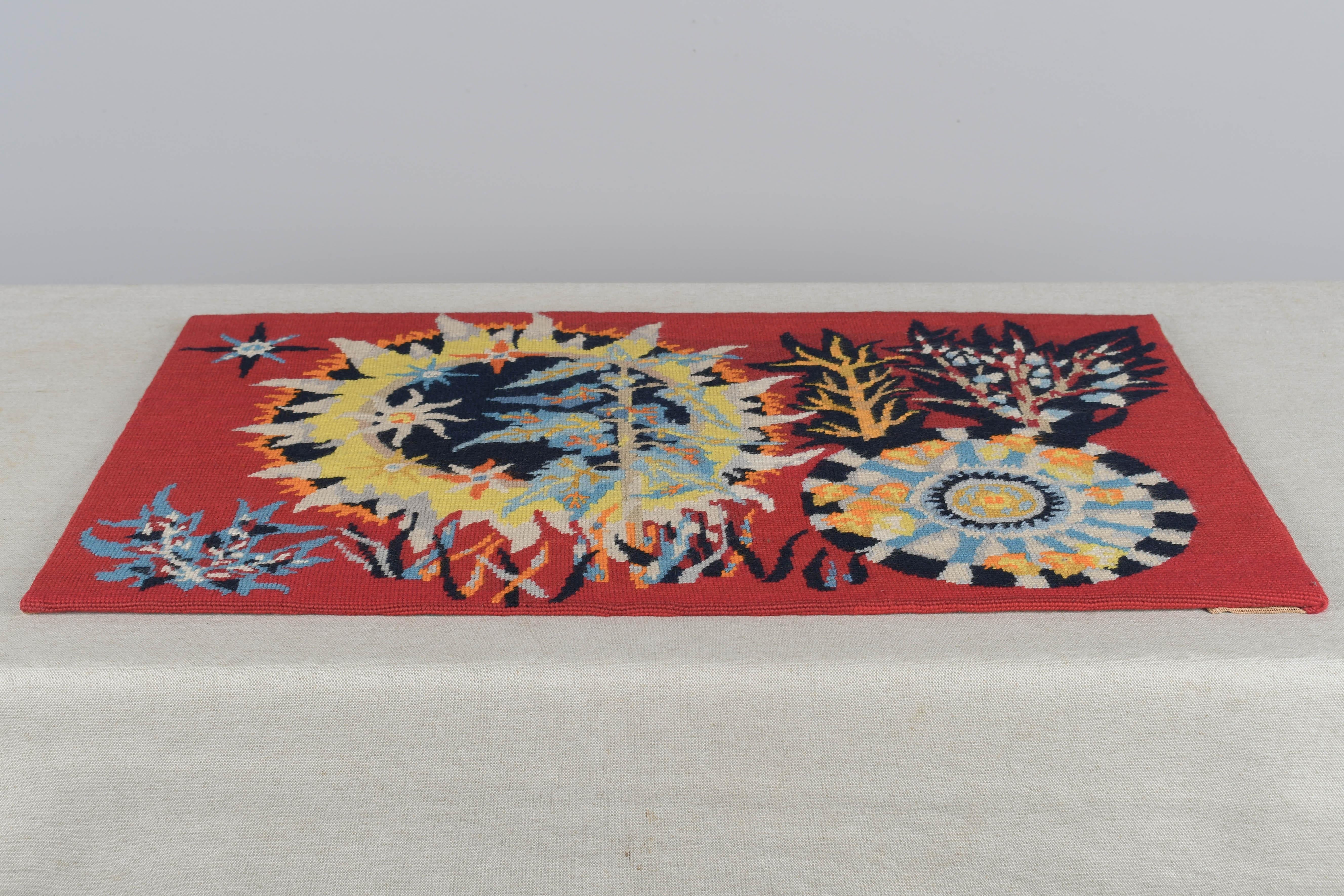 Französischer Petit Point Wandteppich aus der Mitte des Jahrhunderts im Angebot 2