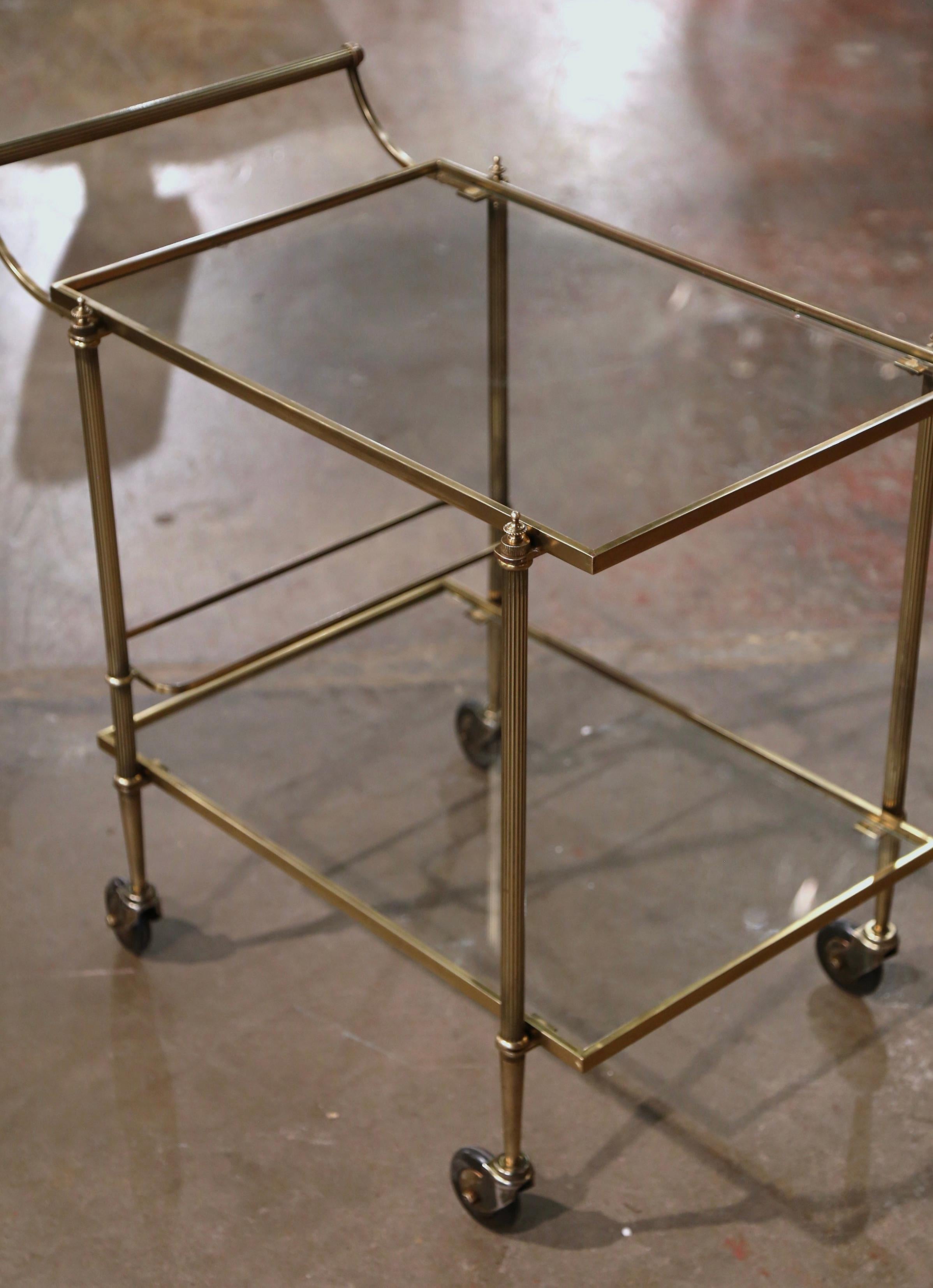 Mid-Century French Polished Brass Two-Tier Service Bar Cart on Wheels In Good Condition For Sale In Dallas, TX