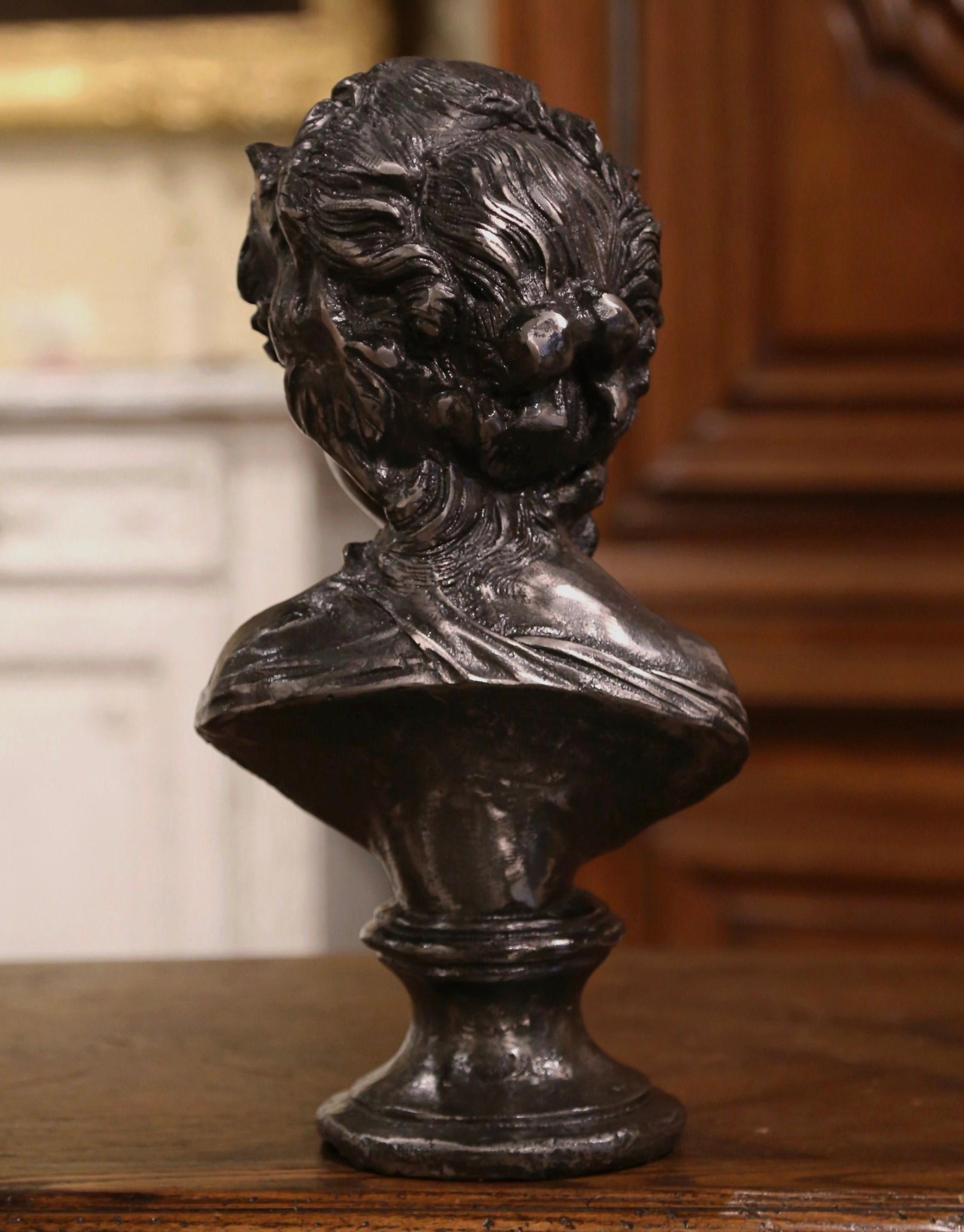 20ième siècle Buste de jeune femme « Bacchante » française en fer poli du milieu du siècle dernier en vente
