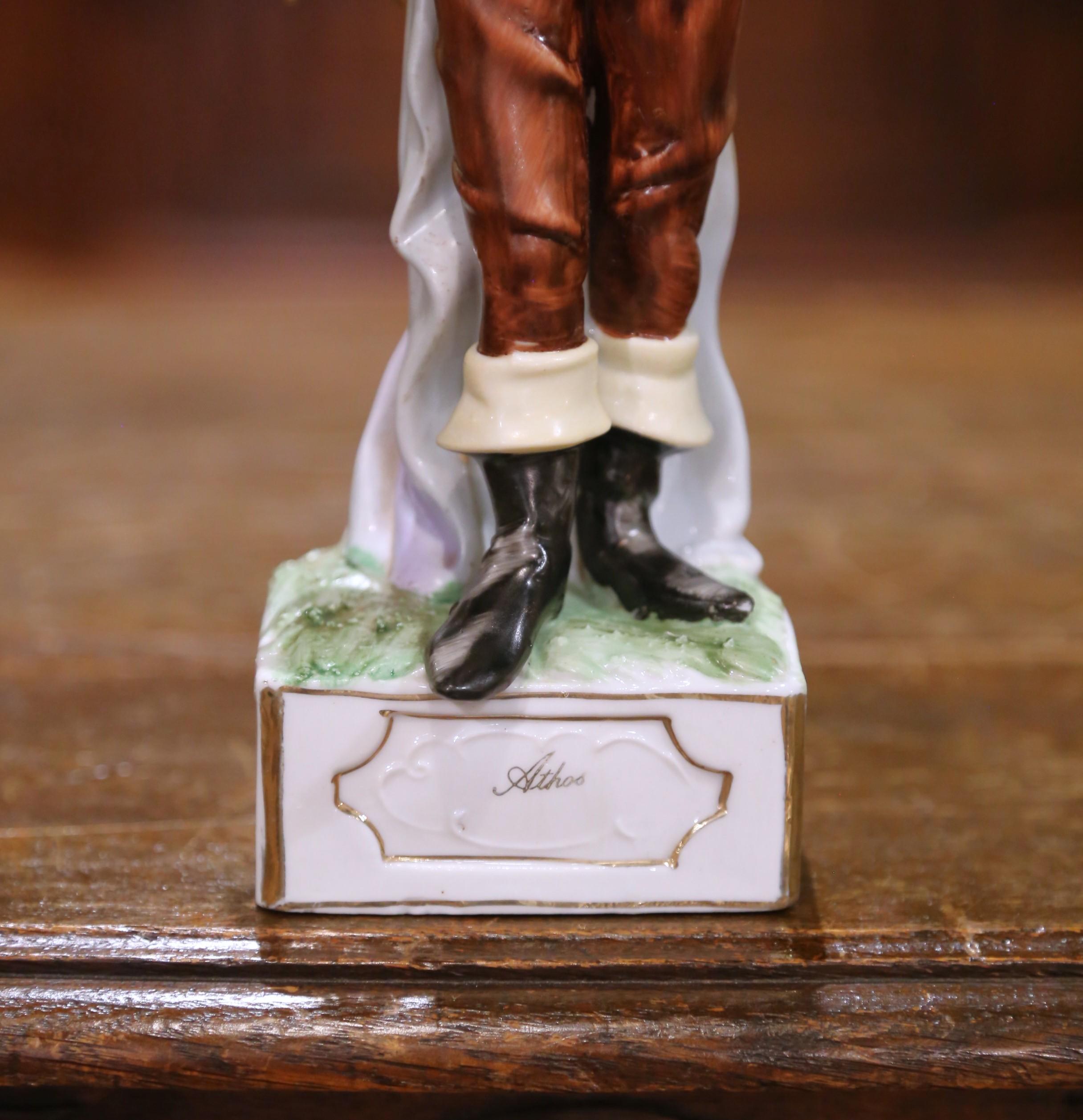 Figurines en porcelaine française du milieu du siècle représentant les 