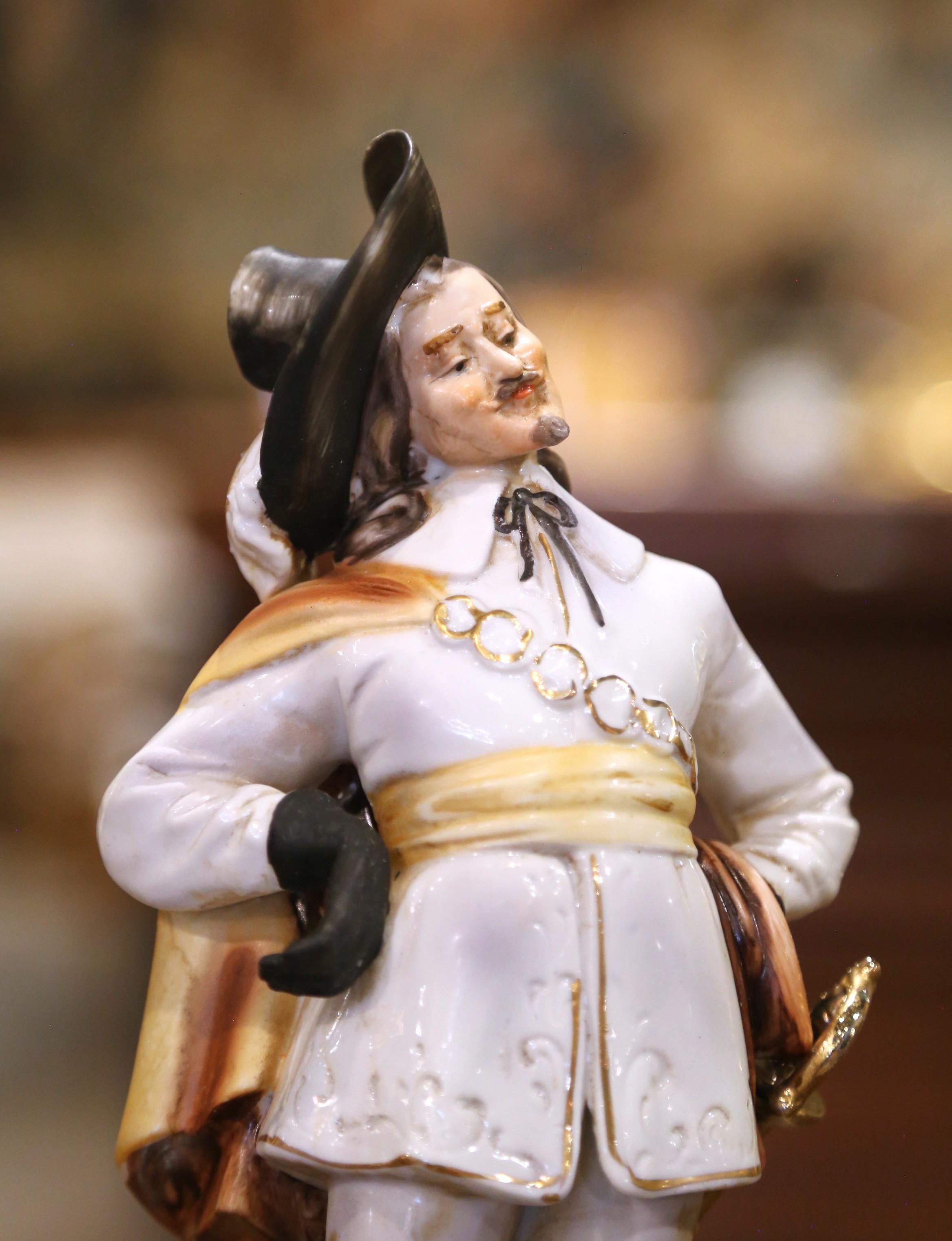 Figurines en porcelaine française du milieu du siècle représentant les 