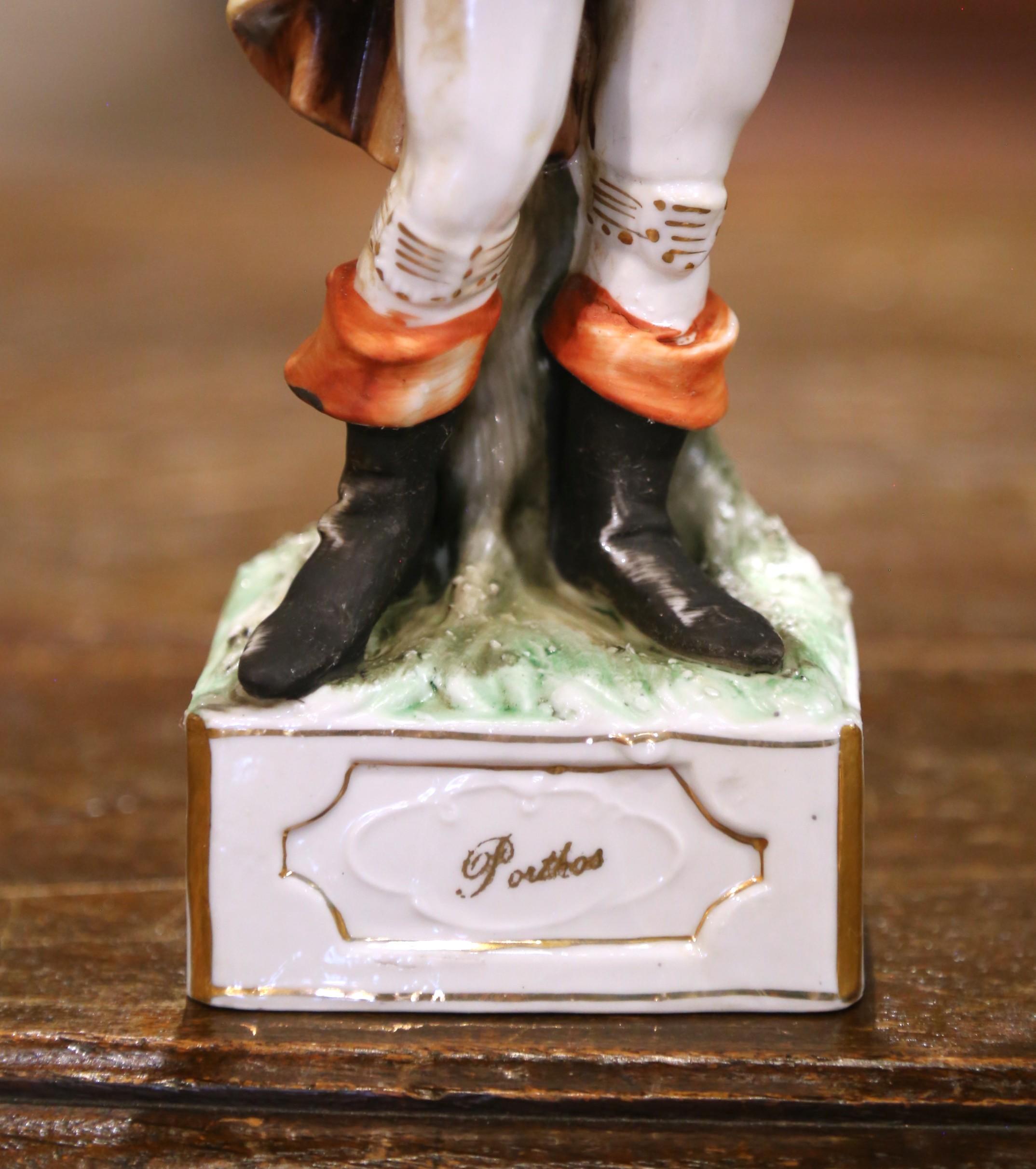Figurines en porcelaine française du milieu du siècle représentant les 
