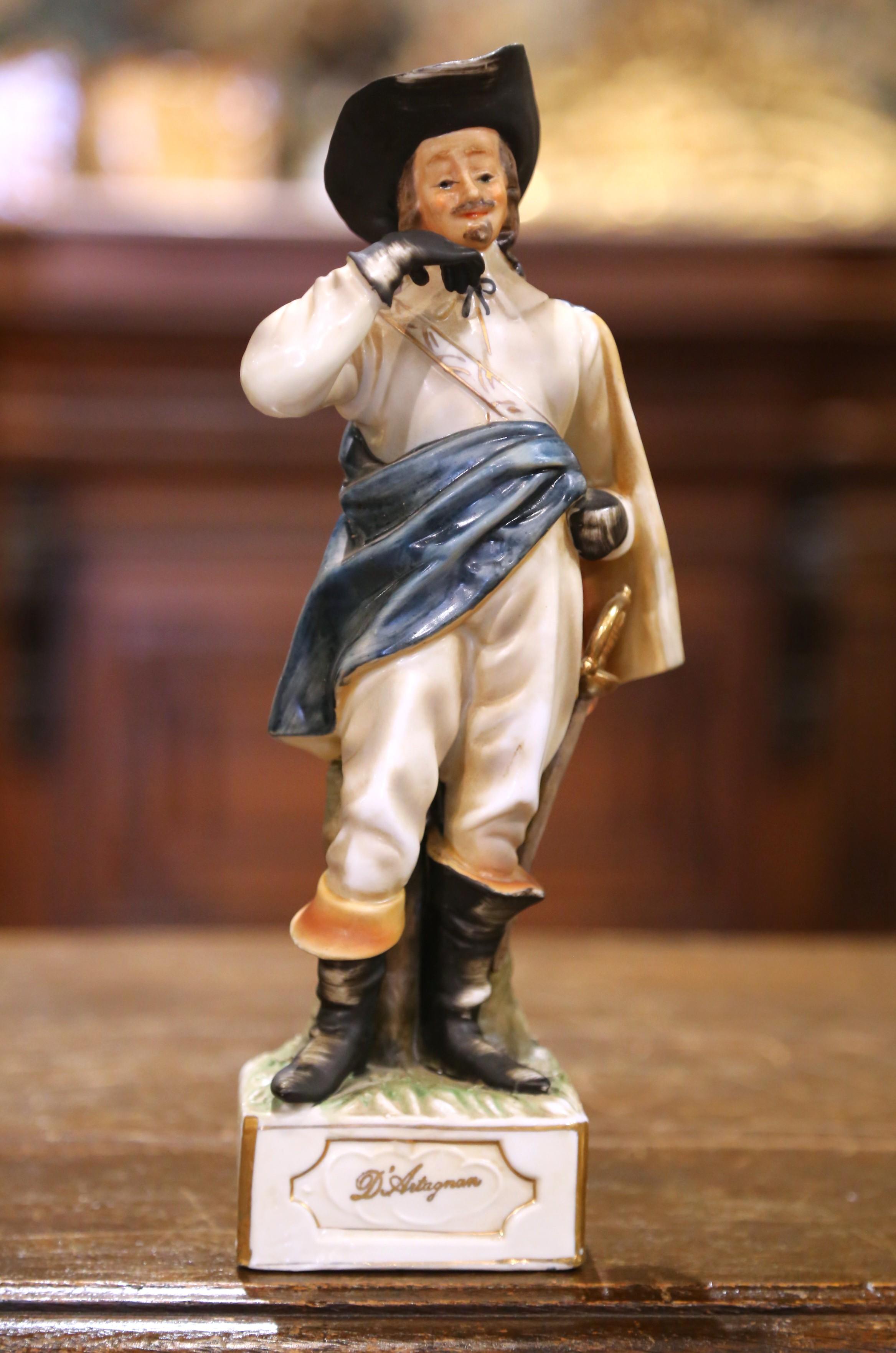 Figurines en porcelaine française du milieu du siècle représentant les 