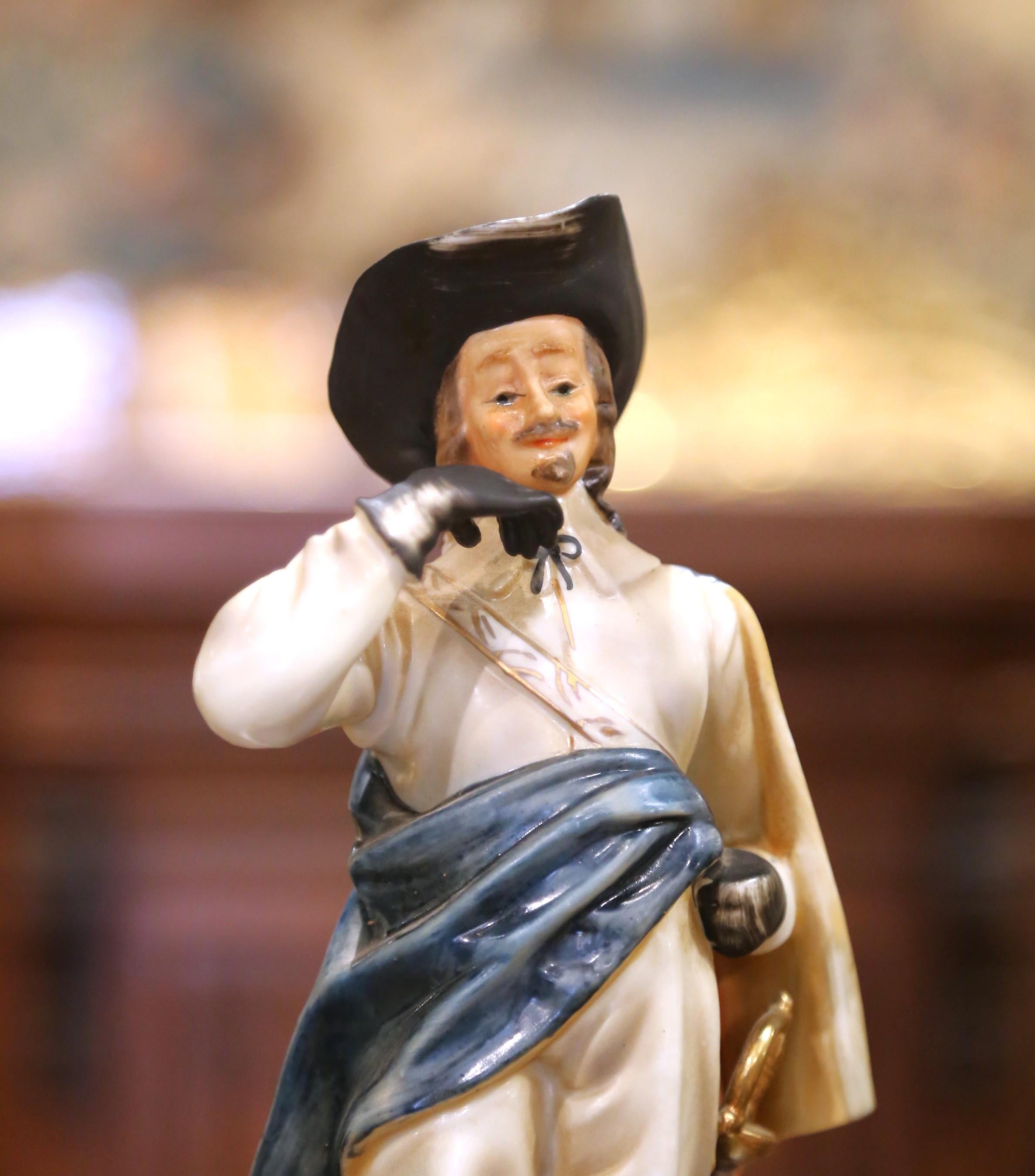 Figurines en porcelaine française du milieu du siècle représentant les 