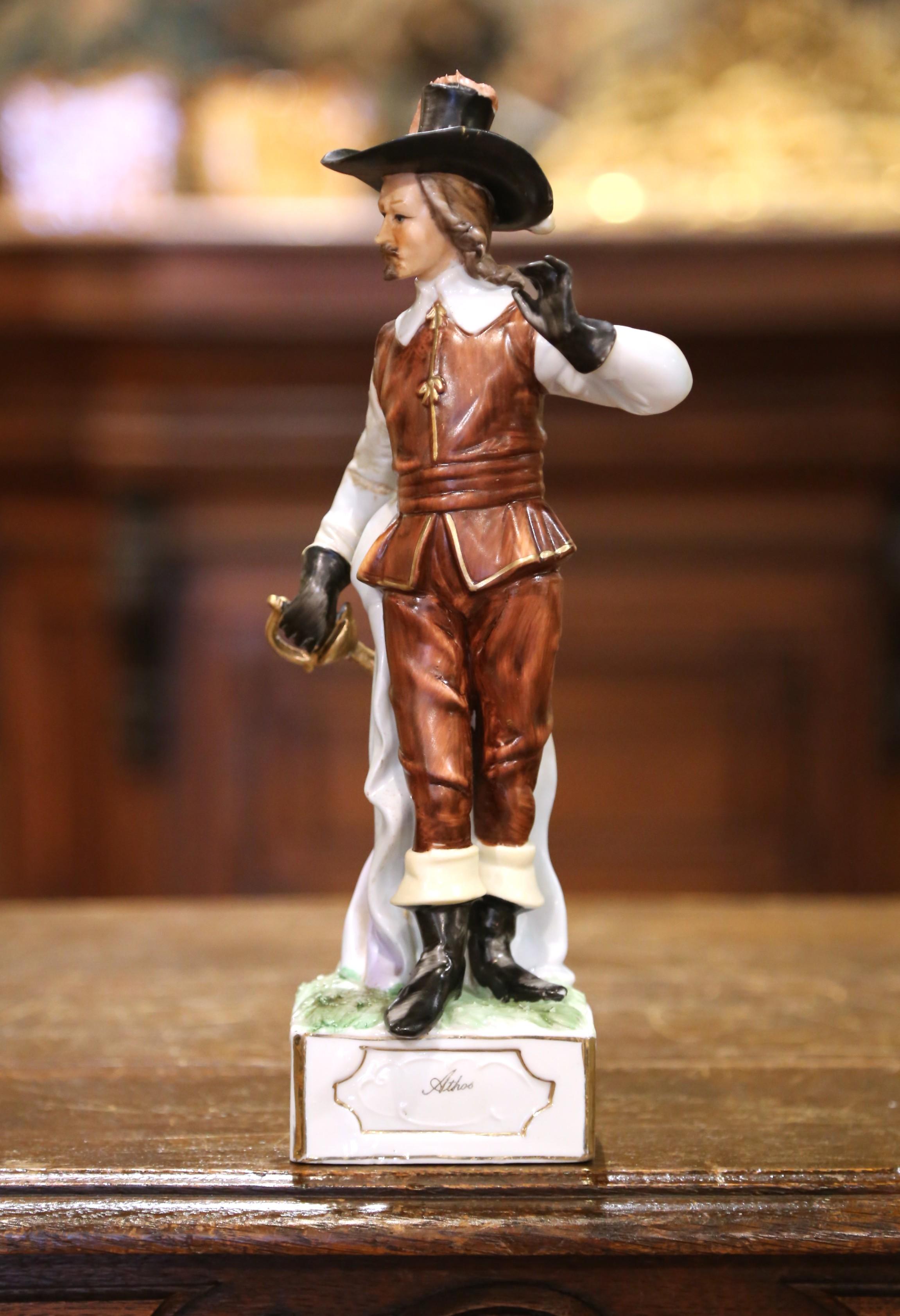 Figurines en porcelaine française du milieu du siècle représentant les 