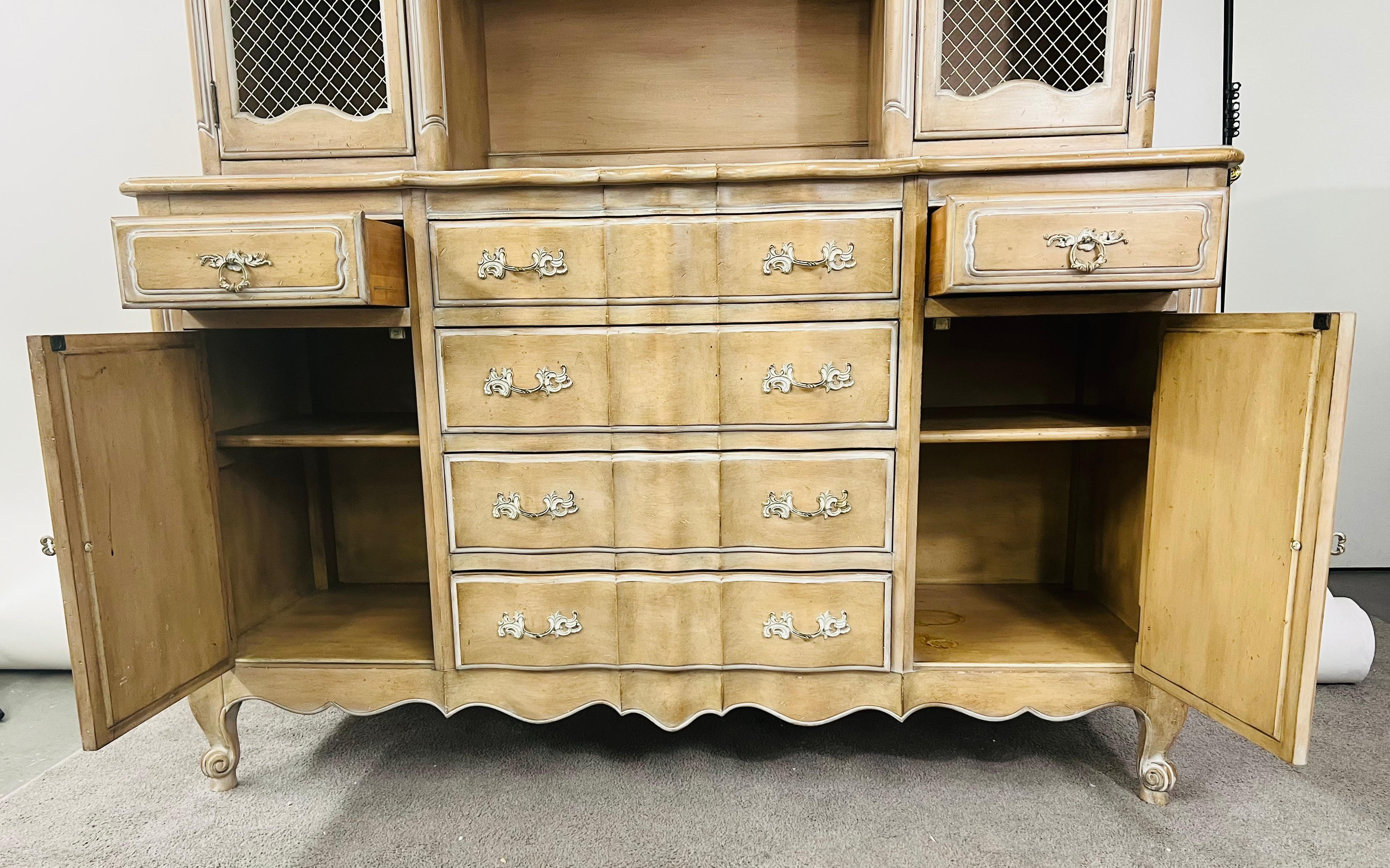 Mid-Century French Provincial Louis XV Style Breakfront Cabinet 7