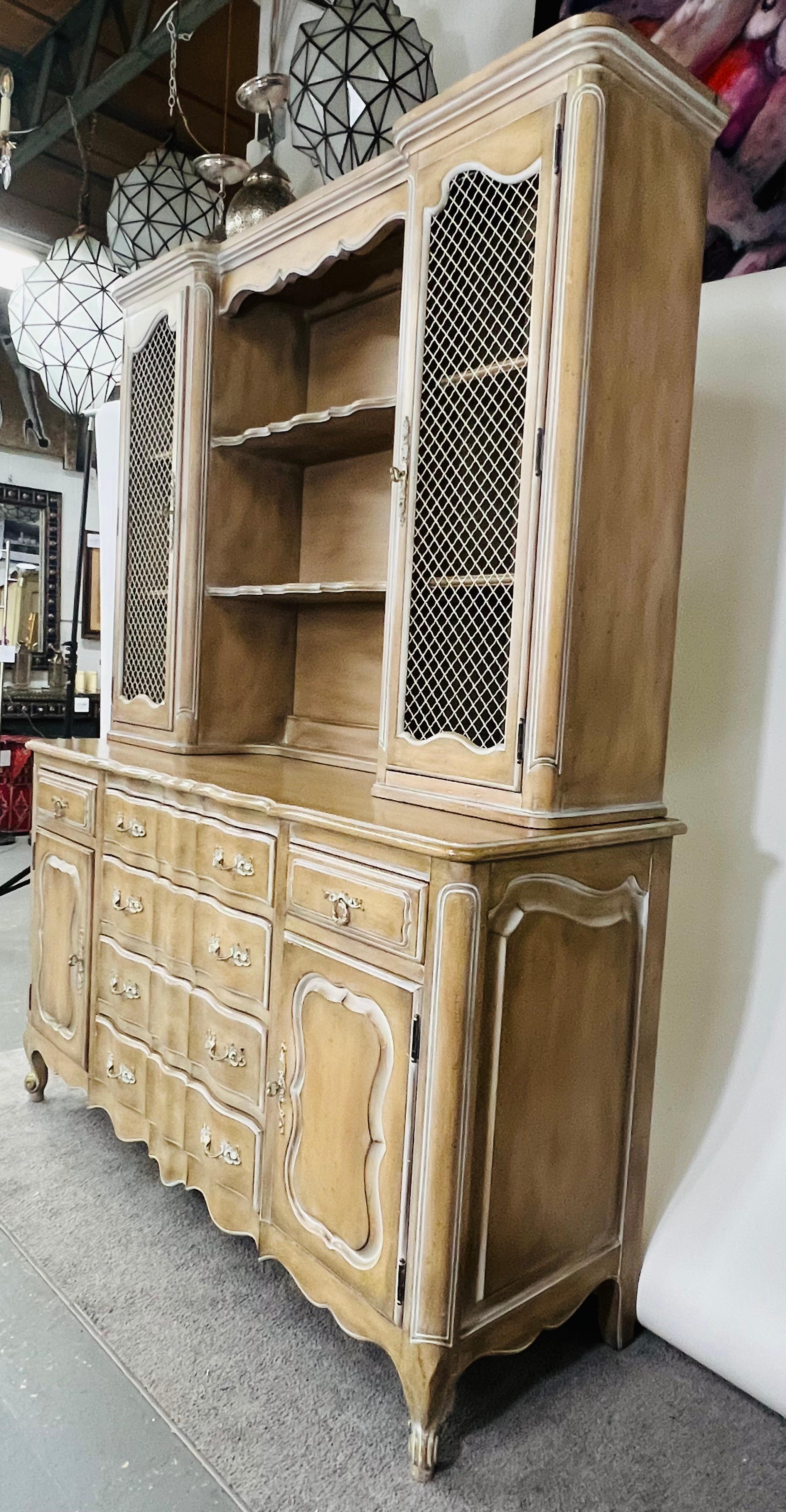 vintage french provincial furniture