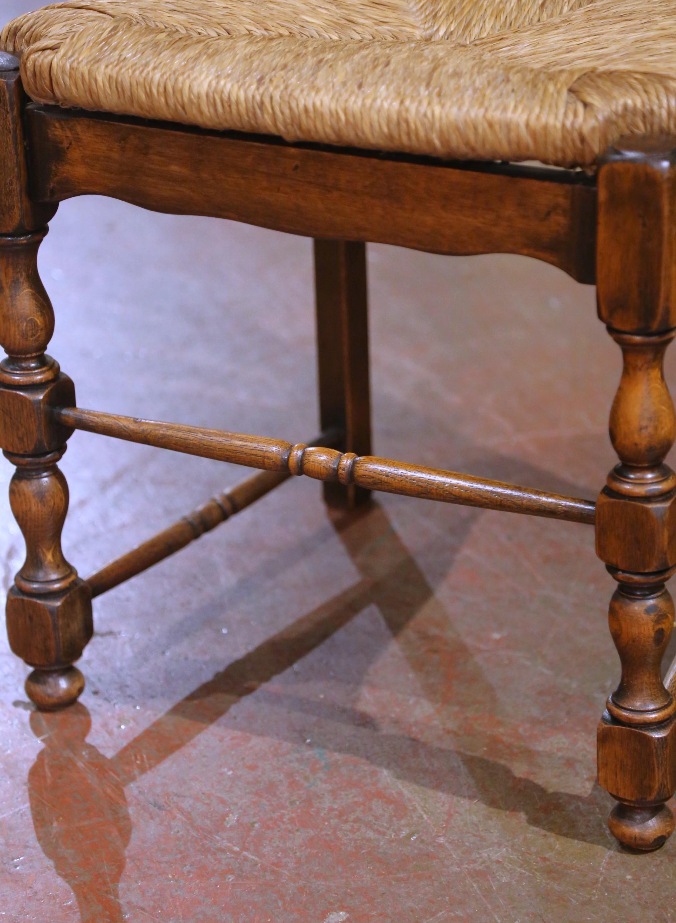 Mid-Century French Provincial Oak Ladder Back Chairs mit Rush Seats, 6er Set (Binse) im Angebot
