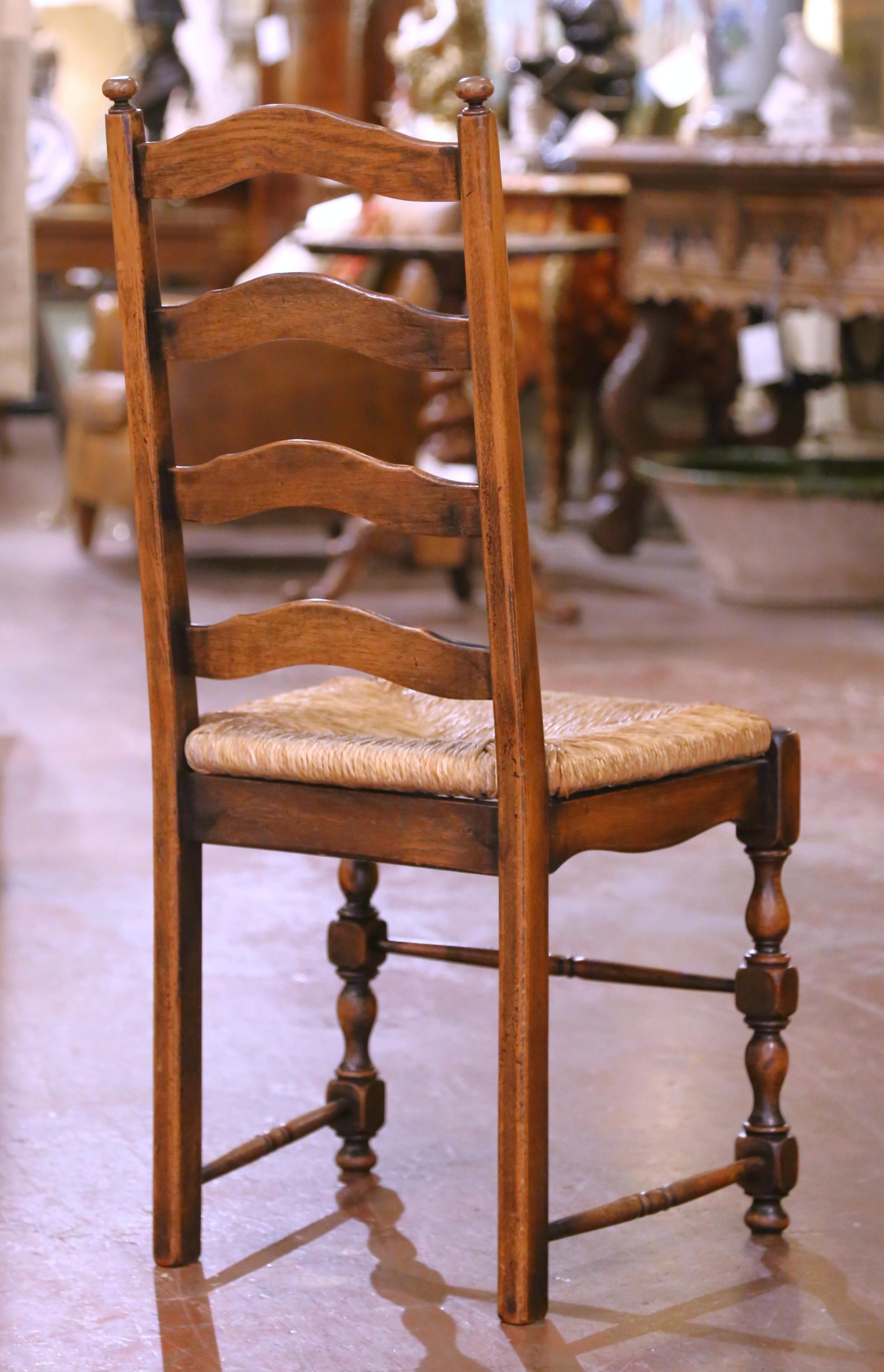 Mid-Century French Provincial Oak Ladder Back Chairs mit Rush Seats, 6er Set im Angebot 1