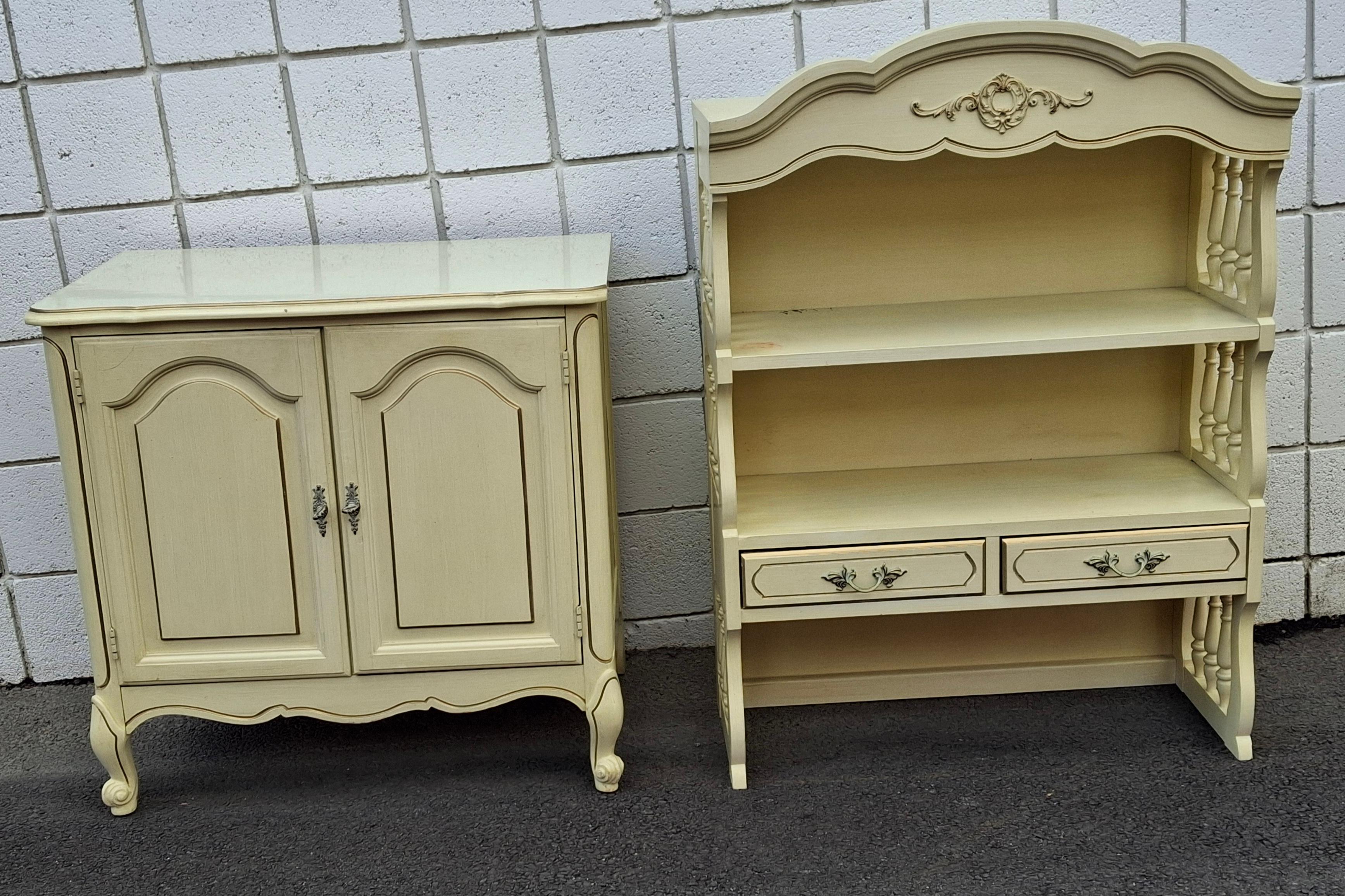 Mid Century French Provincial Style Cream Painted & Partial Gilt 2-Part Bookcase For Sale 10