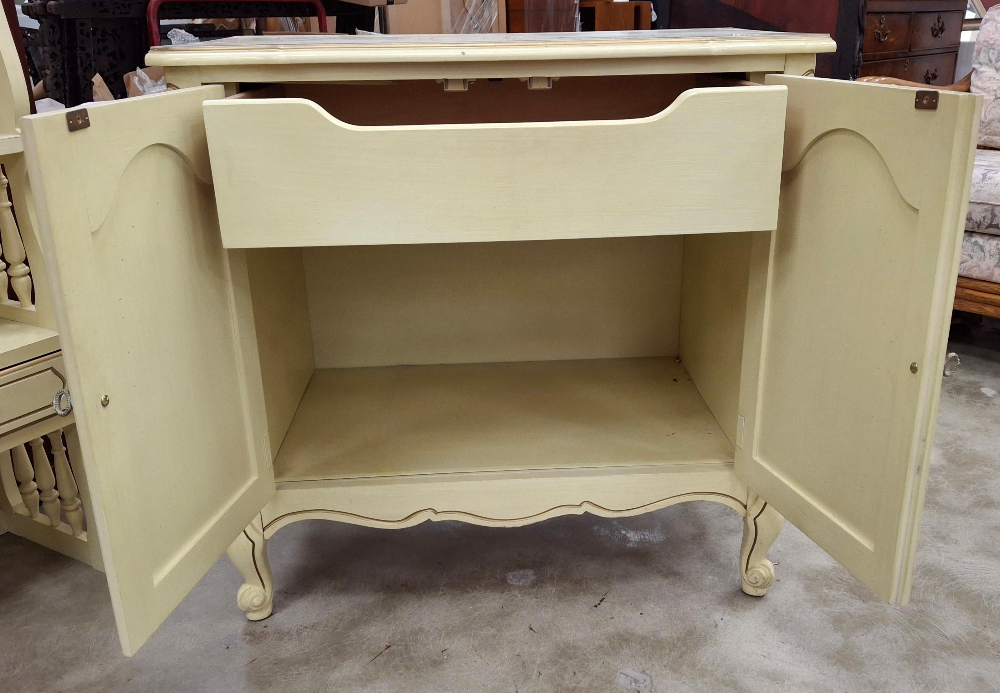 Mid Century French Provincial Style Cream Painted & Partial Gilt 2-Part Bookcase In Good Condition For Sale In Germantown, MD
