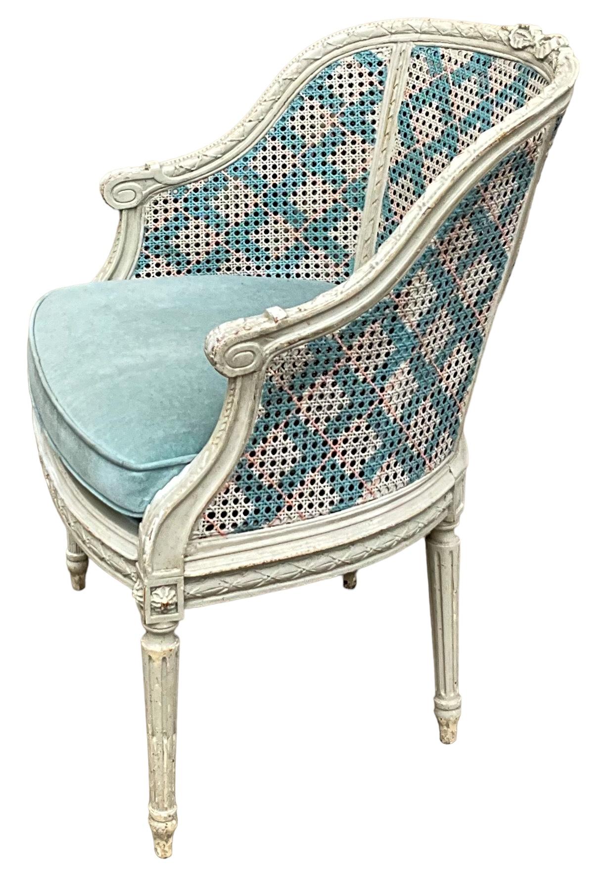 Mid-Century French Provincial Style Hand Painted Blue / White / Pink Caned Chair In Good Condition For Sale In Kennesaw, GA