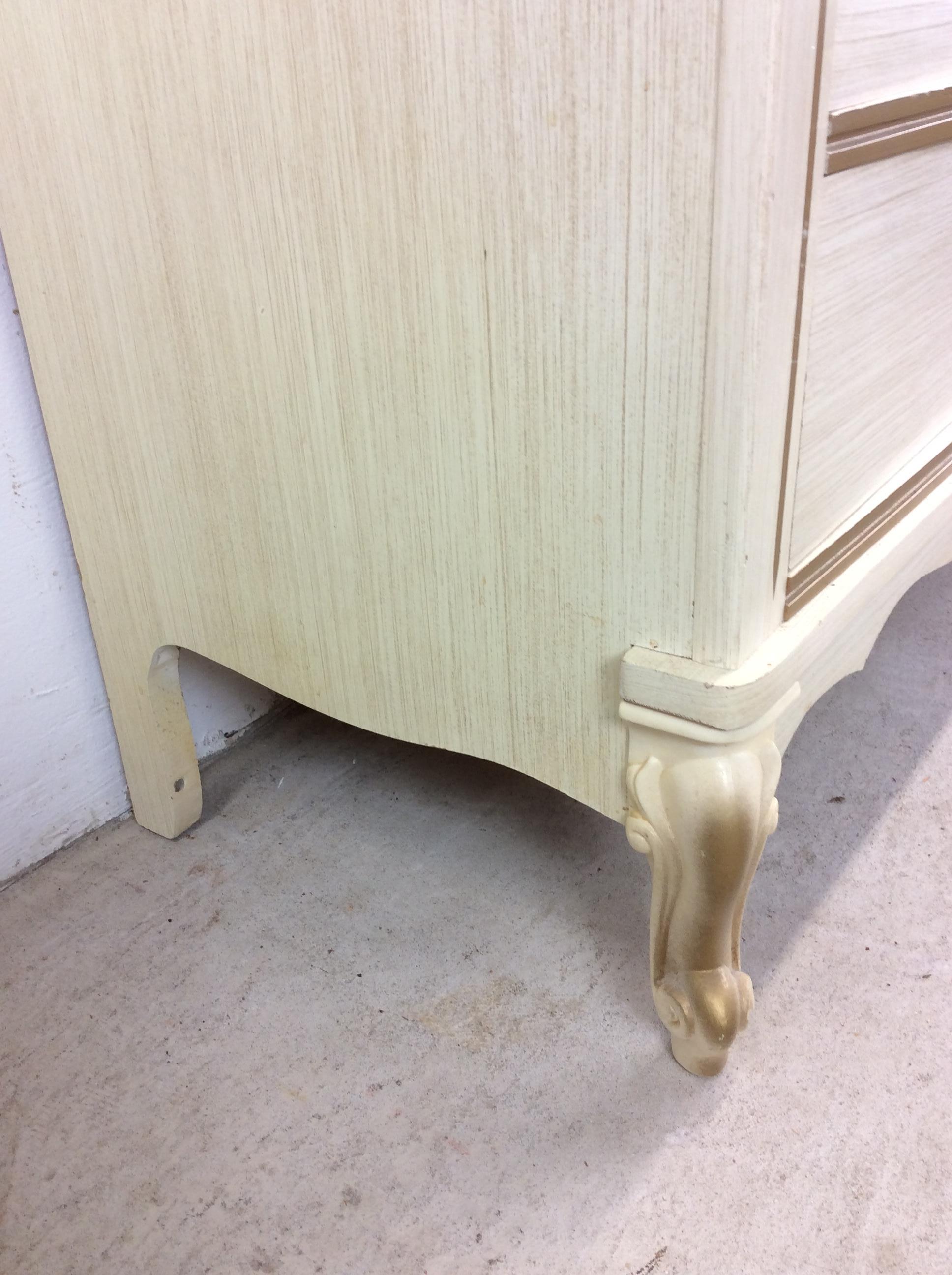 Mid Century French Provincial Style Highboy Dresser with 5 Drawers in vendita 6
