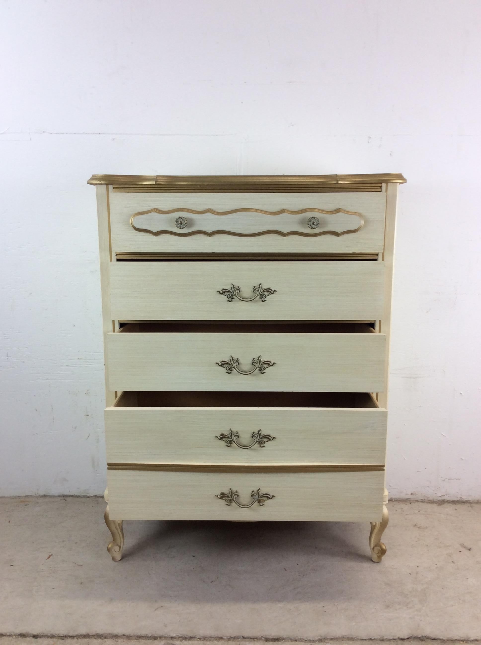 Mid Century French Provincial Style Highboy Dresser with 5 Drawers in vendita 10