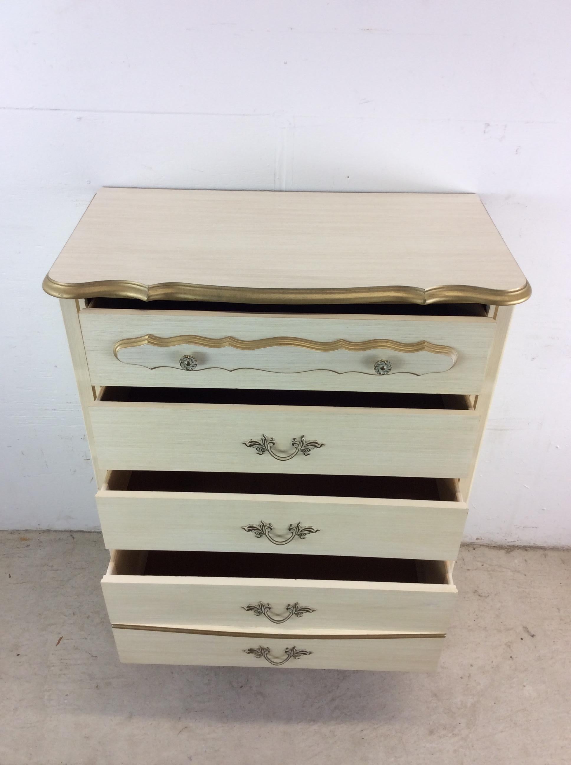 Mid Century French Provincial Style Highboy Dresser with 5 Drawers in vendita 11
