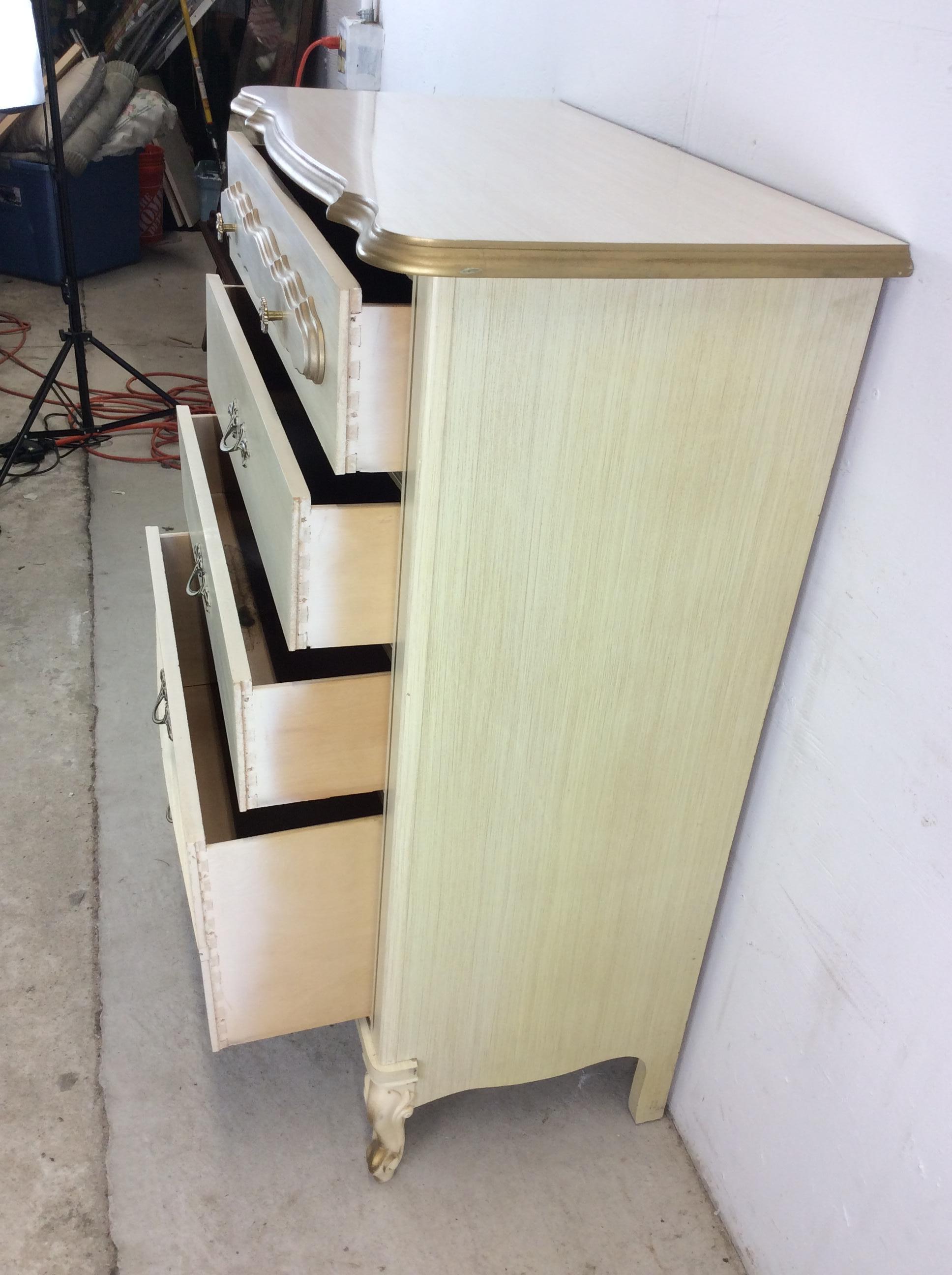 Mid Century French Provincial Style Highboy Dresser with 5 Drawers in vendita 12
