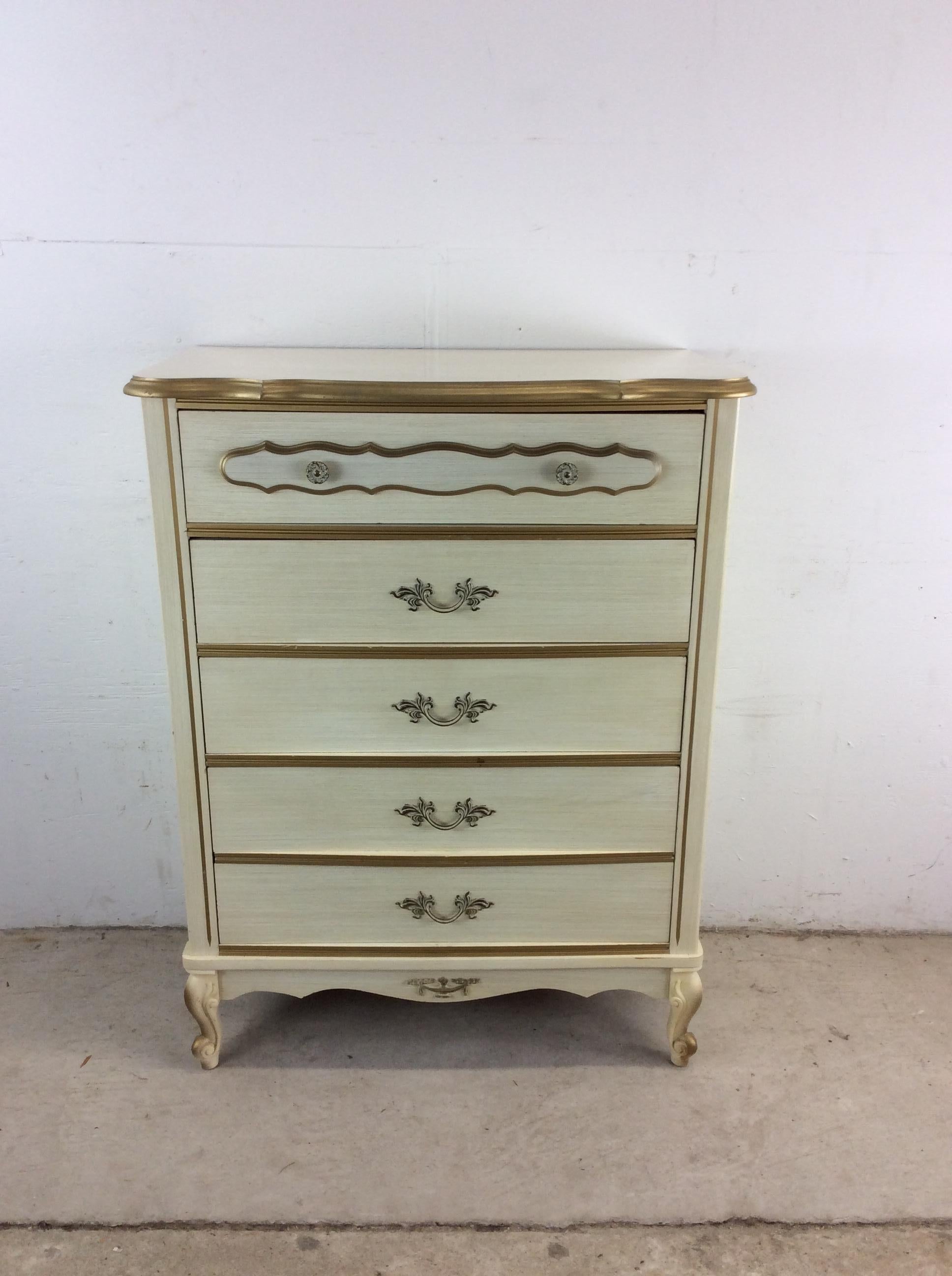 Stile provenzale Mid Century French Provincial Style Highboy Dresser with 5 Drawers in vendita