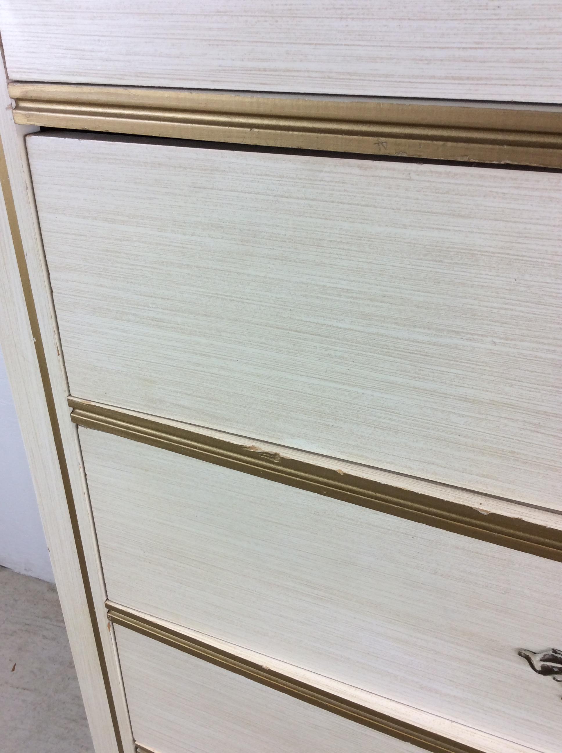 Mid Century French Provincial Style Highboy Dresser with 5 Drawers in vendita 1