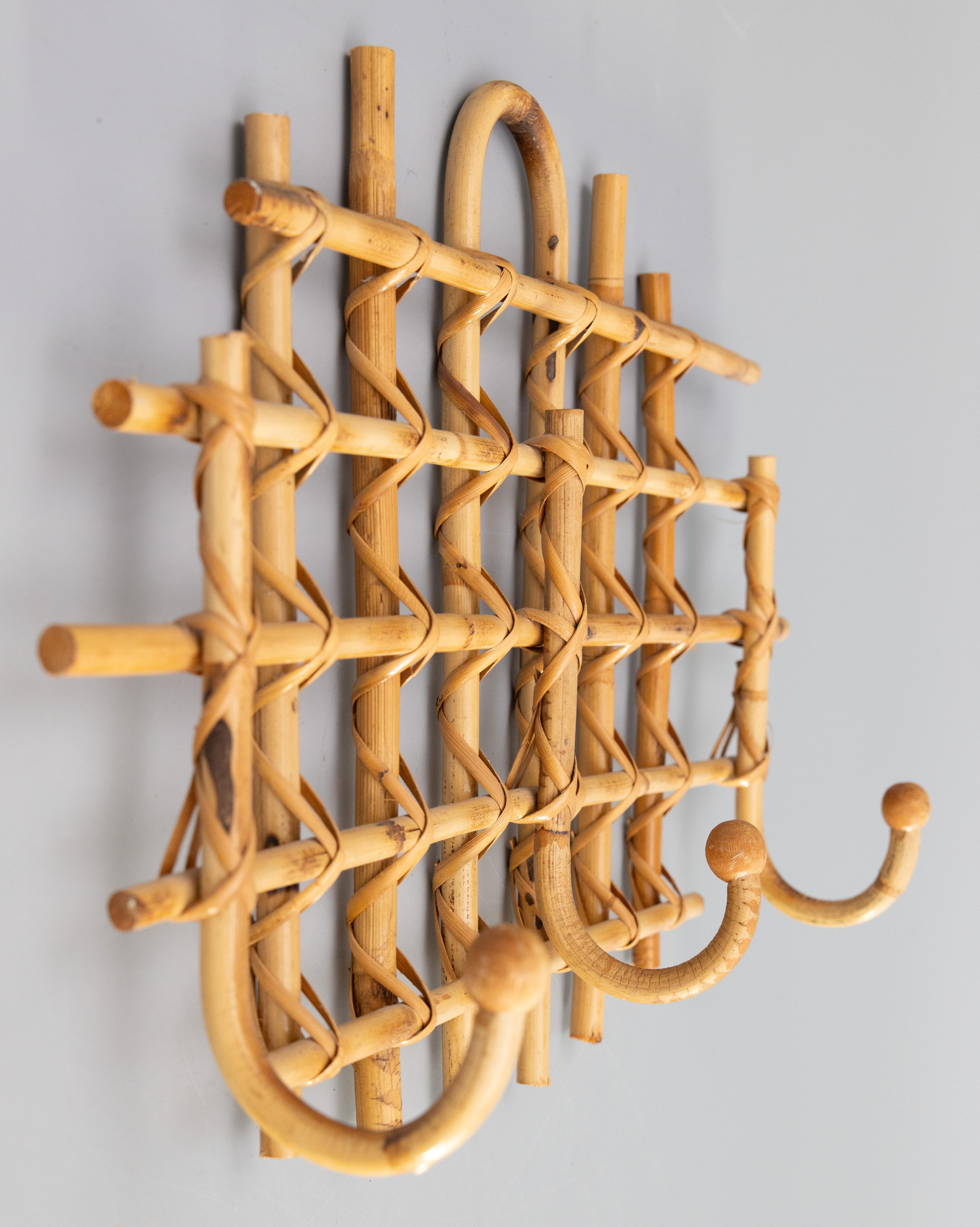 A stylish Mid-Century French rattan and bamboo coat and hat rack with three hangers. It's a nice large size with a lovely design and three curved hooks, perfect for hanging jackets and hats in an entryway or mudroom.

DIMENSIONS
22ʺW × 5ʺD × 15.25ʺH