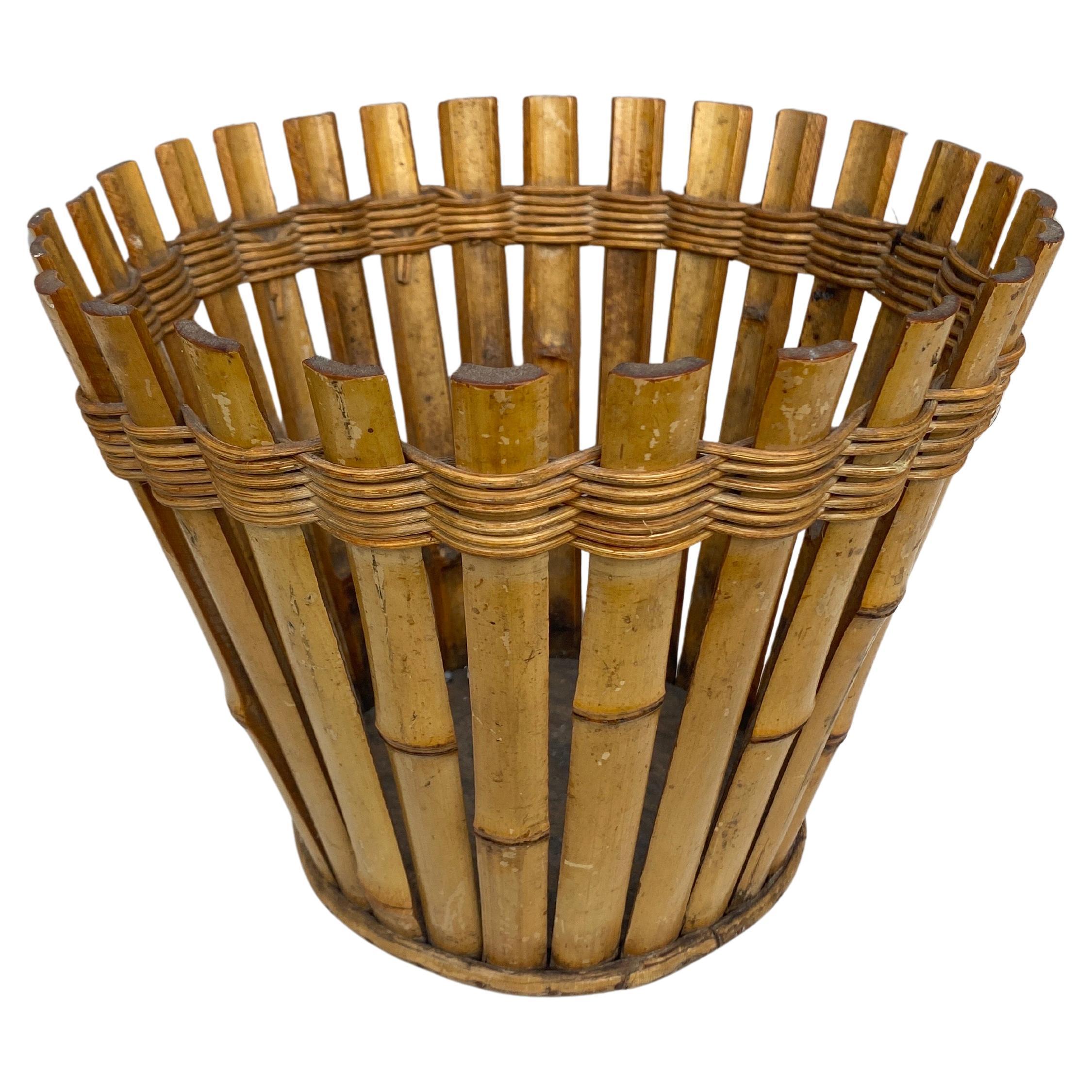 Mid-Century French Rattan Waste bin ,basket or cache pot.
H / 9.3 inches, D / 11 inches.