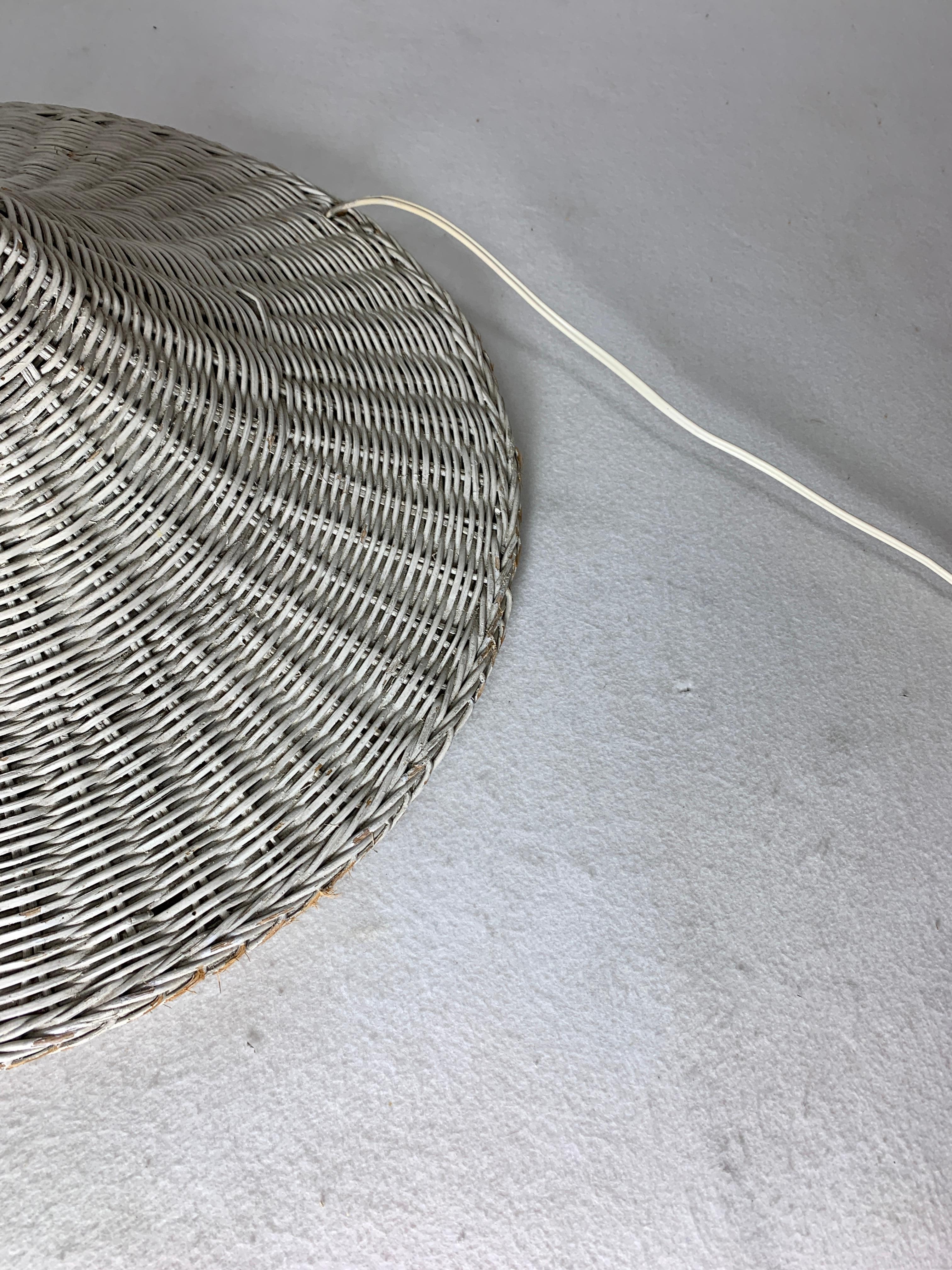 Lampada da terra Boho francese di metà secolo in vimini di rattan, anni '60 in vendita 10