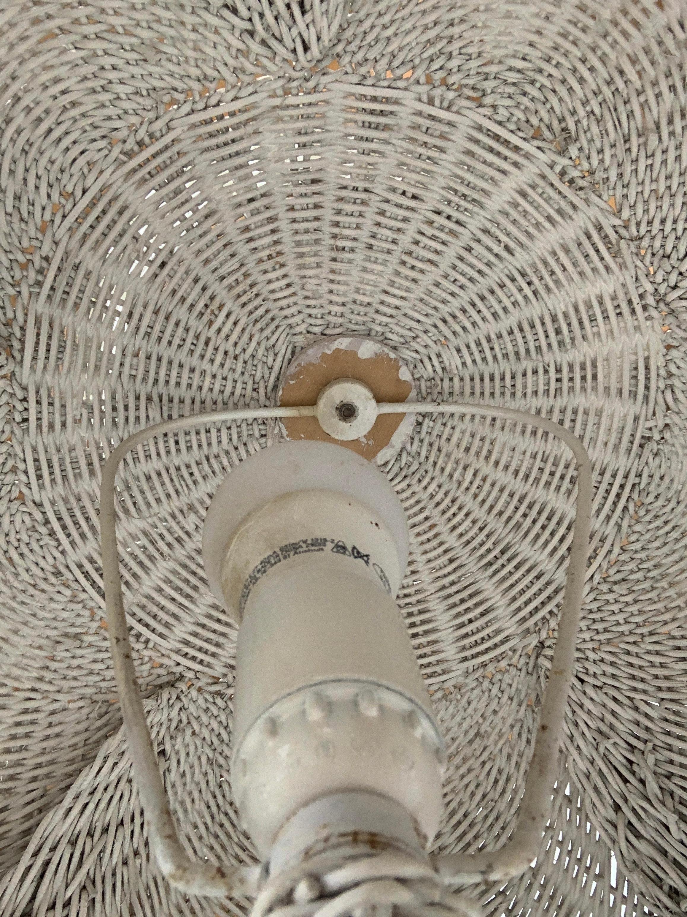 Lampada da terra Boho francese di metà secolo in vimini di rattan, anni '60 in vendita 13
