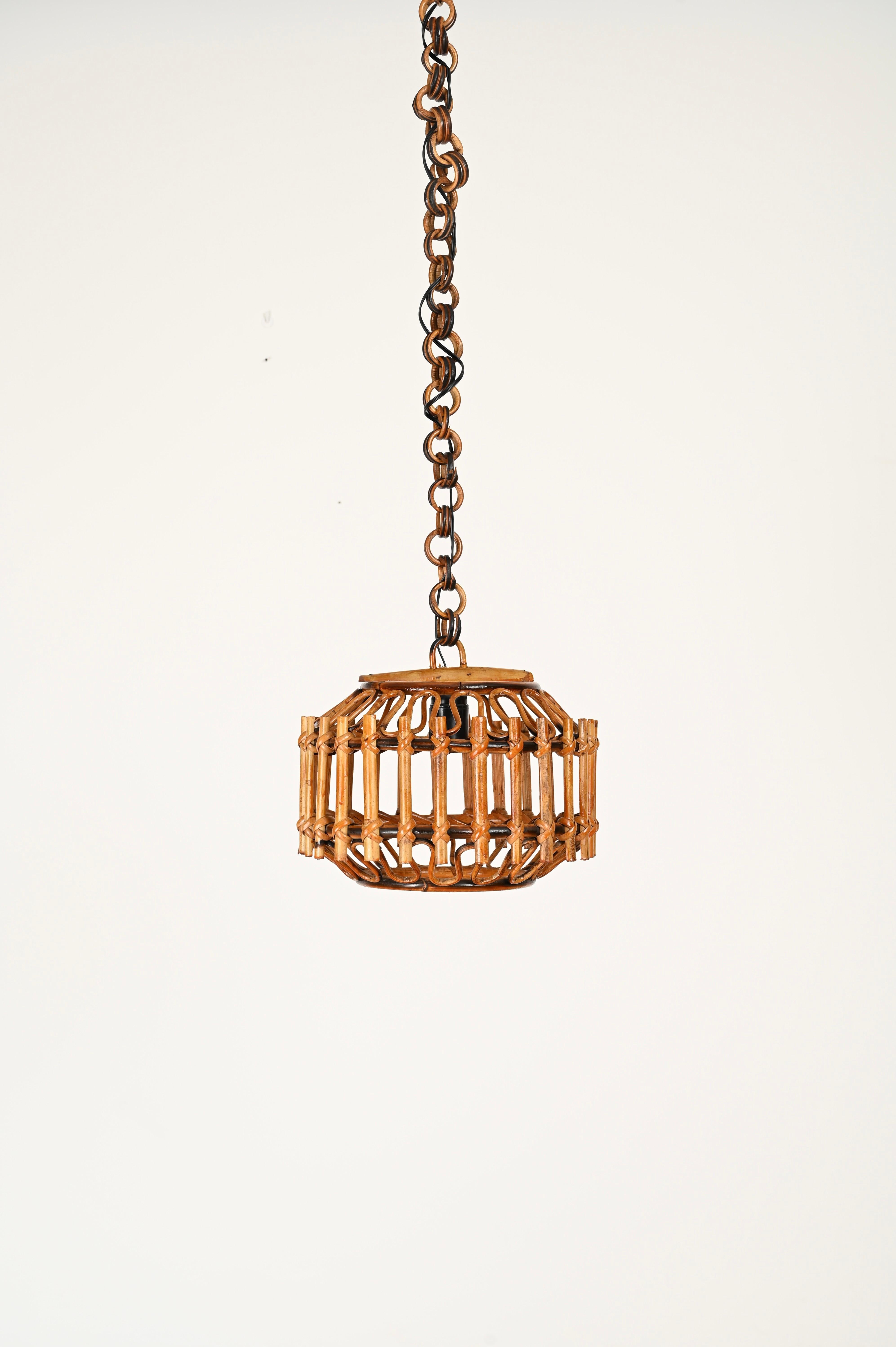 Mid-Century Modern Lustre italien rond en bambou et rotin de la Côte d'Azur du milieu du siècle, 1960 en vente