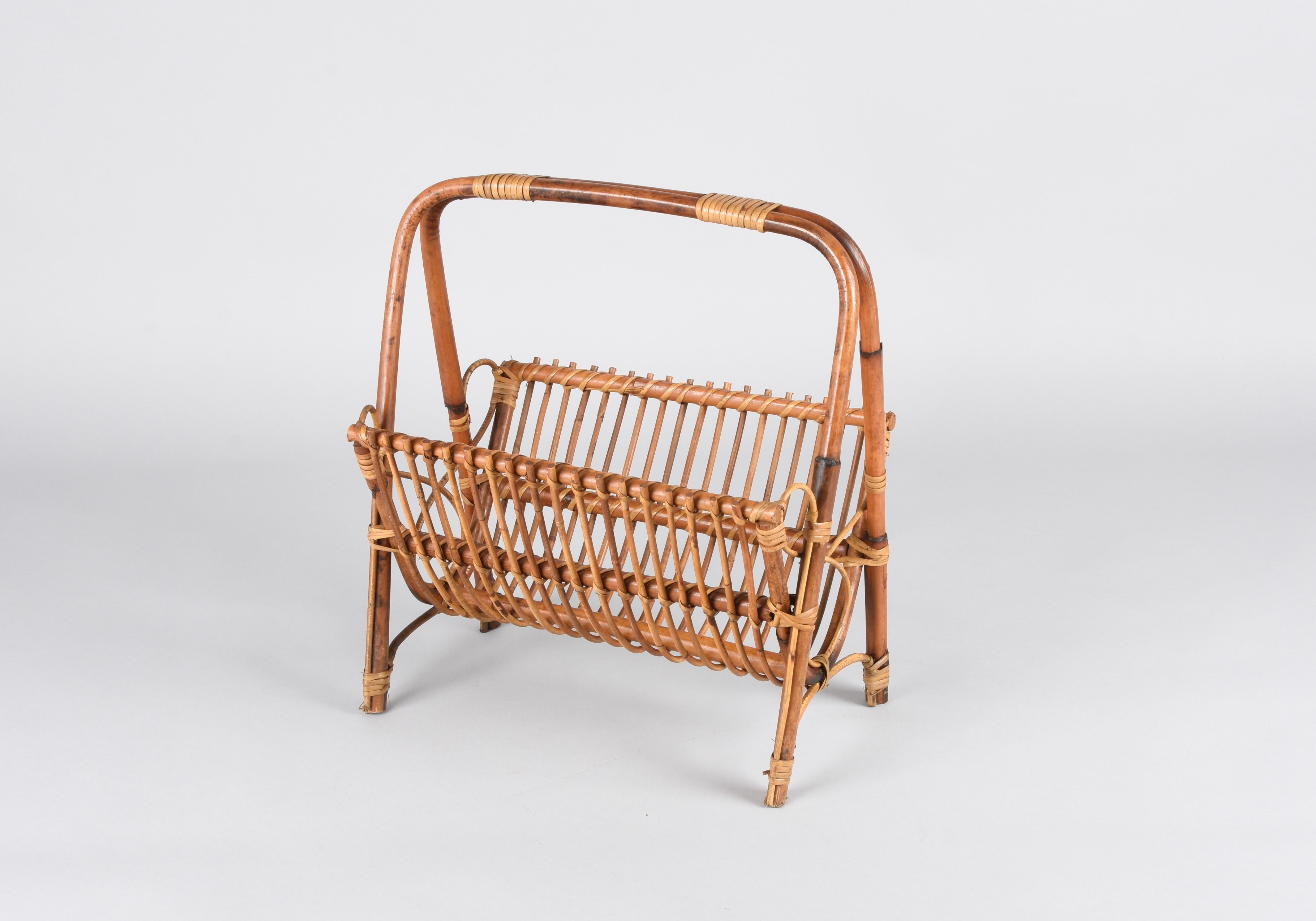 Mid-Century French Riviera Bamboo, Rattan and Wicker Magazine Rack, Italy 1960s In Good Condition For Sale In Roma, IT