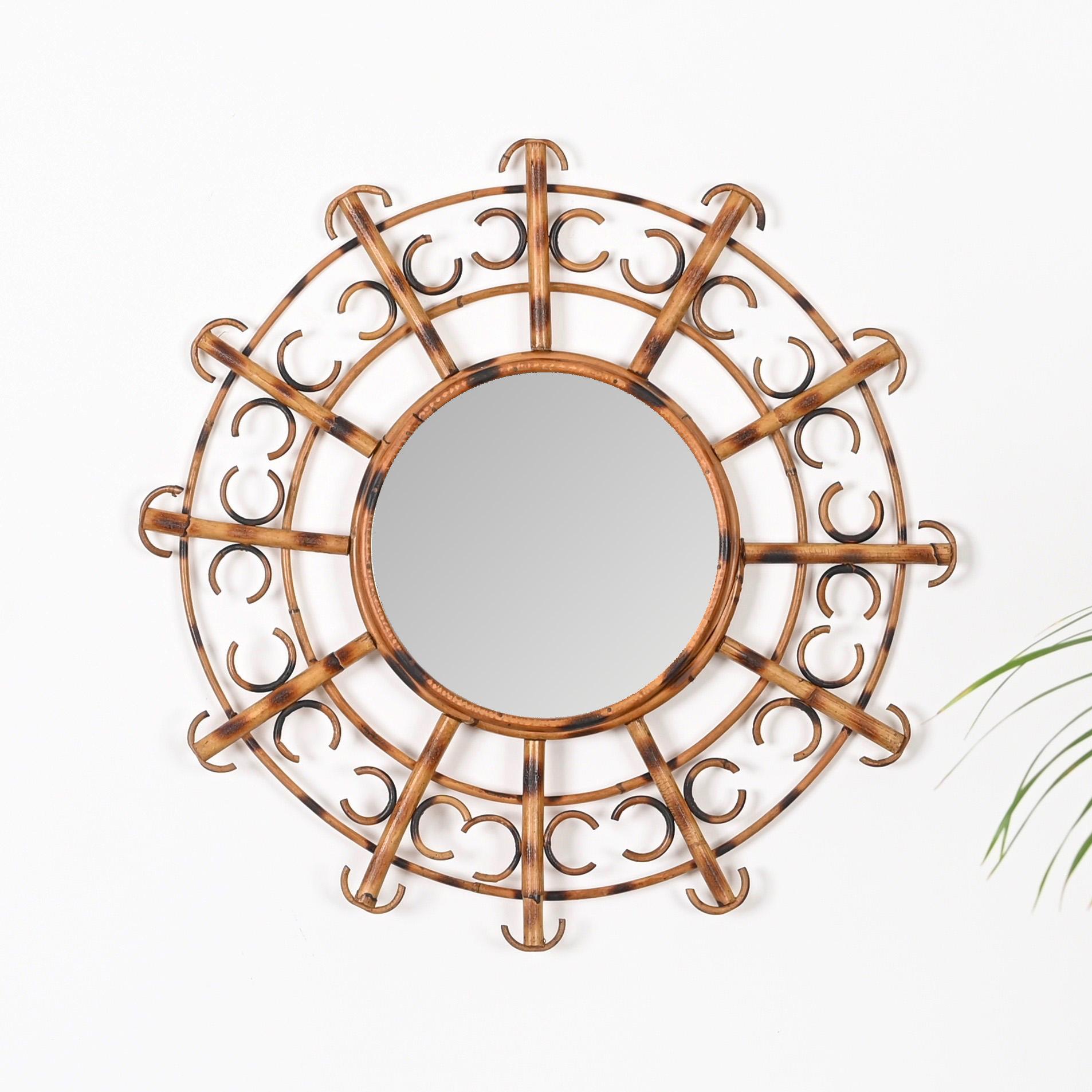 Mid-Century Modern Miroir rond en rotin de la Riviera française du milieu du siècle, France, années 1950 en vente