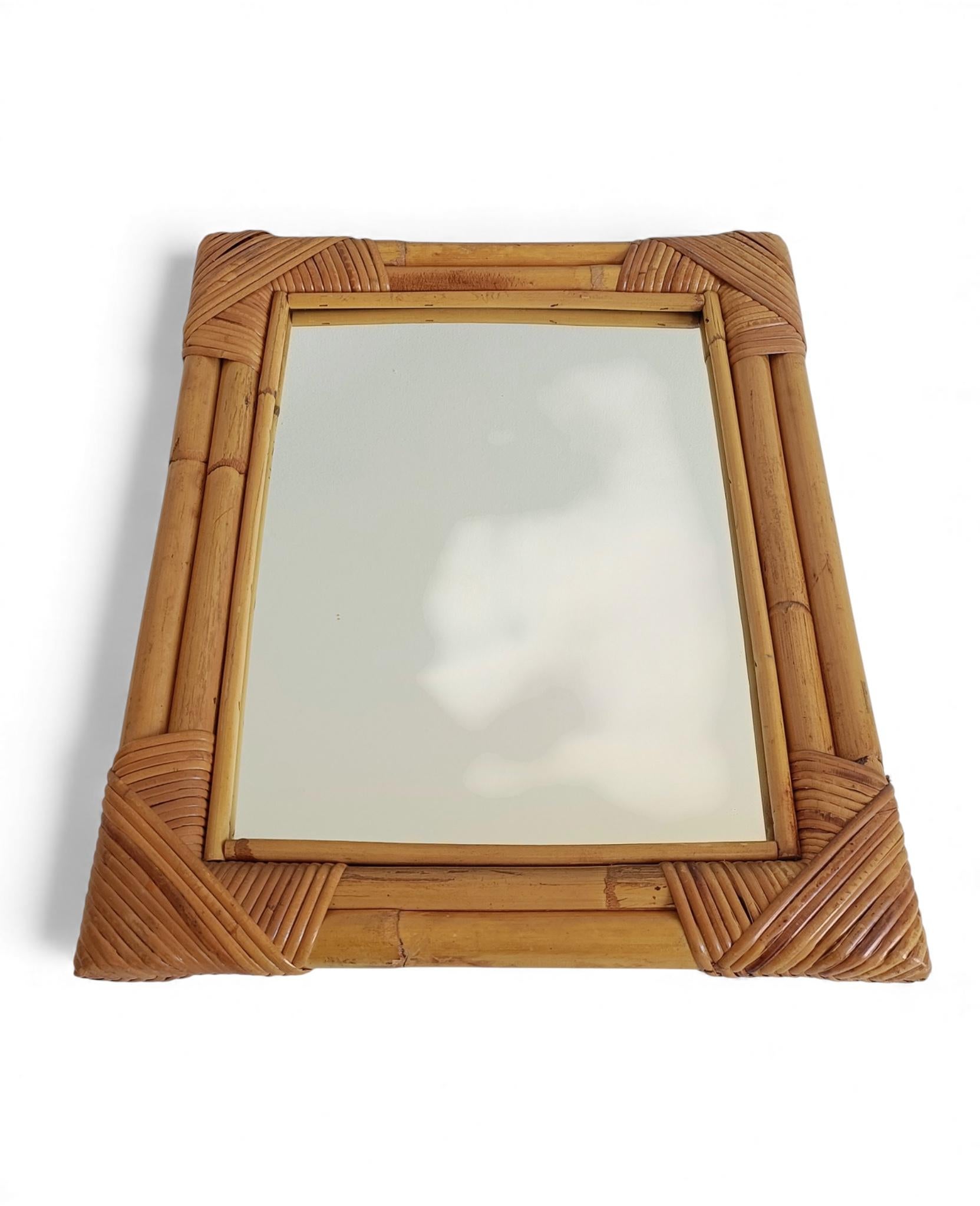 Fatto a mano Specchio in bambù e rattan in stile Costa Azzurra di metà secolo, Spagna, anni '60-'70 in vendita