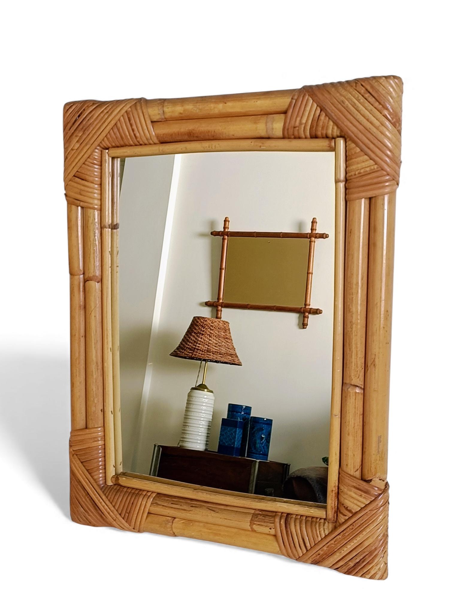 Specchio in bambù e rattan in stile Costa Azzurra di metà secolo, Spagna, anni '60-'70 In condizioni ottime in vendita a Valencia, VC