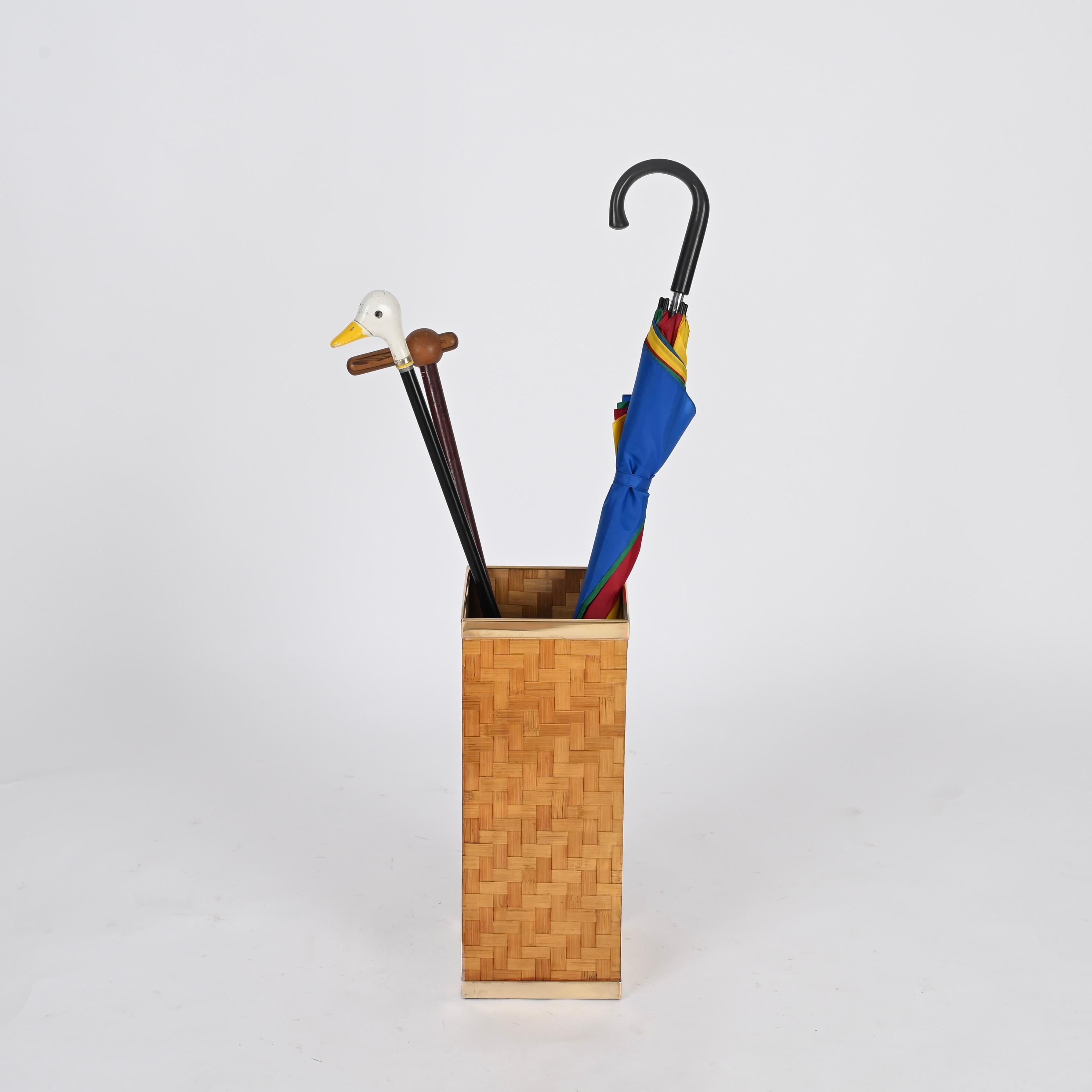 Wonderful Mid-Century French Riviera style umbrella stand made in woven rattan and brass. This delightful organic umbrella or stick stand was handmade in Italy during the 1970s, clearly following the style of the iconic Gabriella Crespi.

This