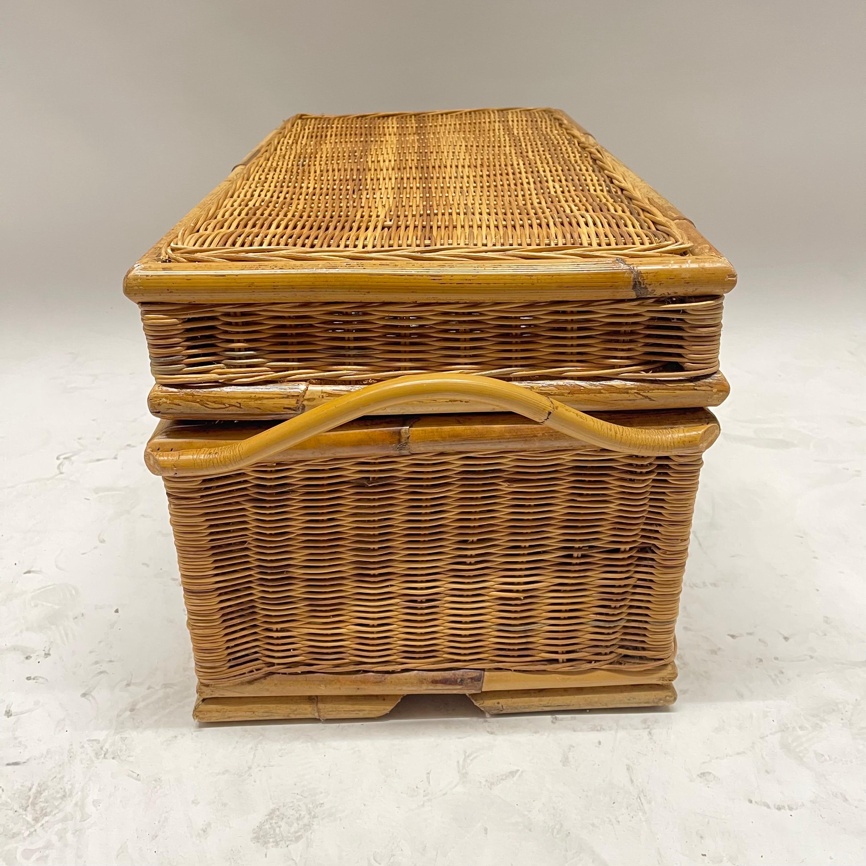 Mid Century French Riviera Wicker Bamboo and Rattan Trunk or Blanket Toy Chest In Good Condition For Sale In Miami, FL