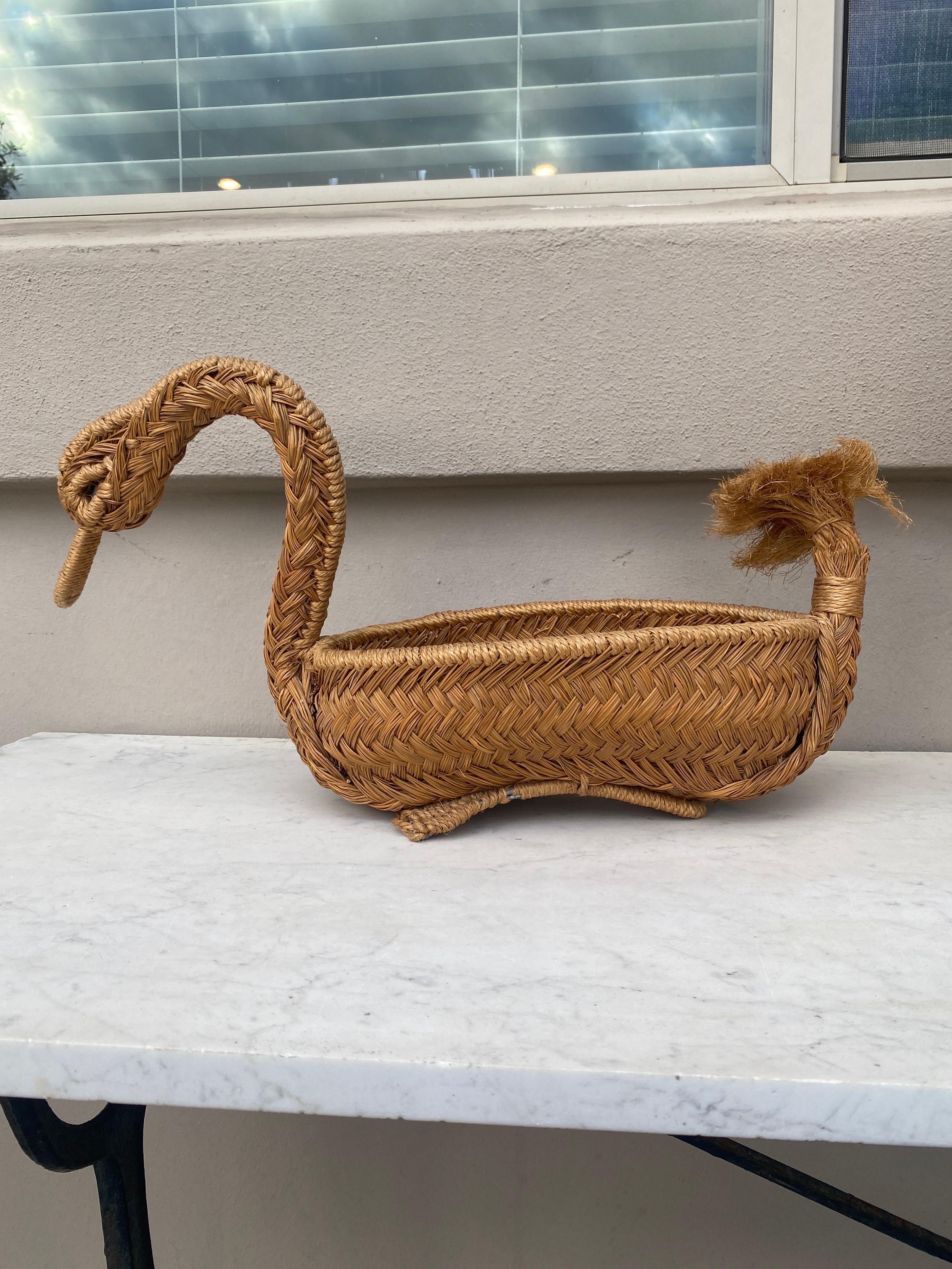 French Rope Swan Adrien Audoux and Frida Minet , Circa 1960.
Jardiniere or basket.
22 inches Lenght.